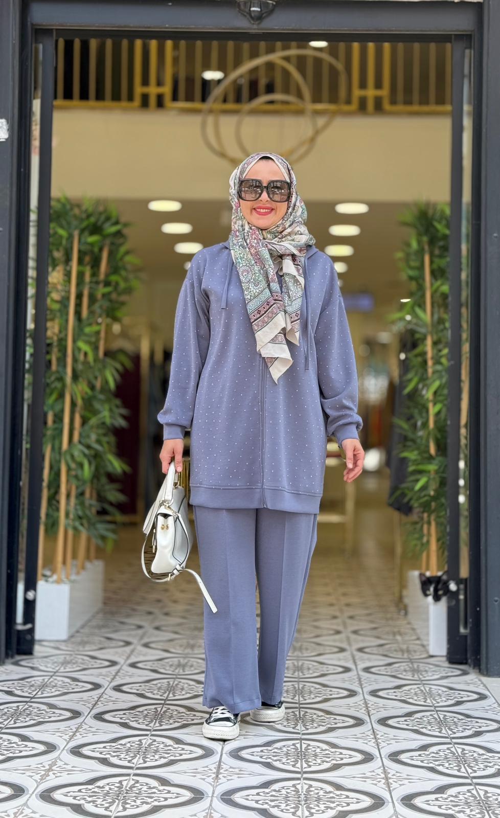 HEVES PANTOLONLU TAKIM