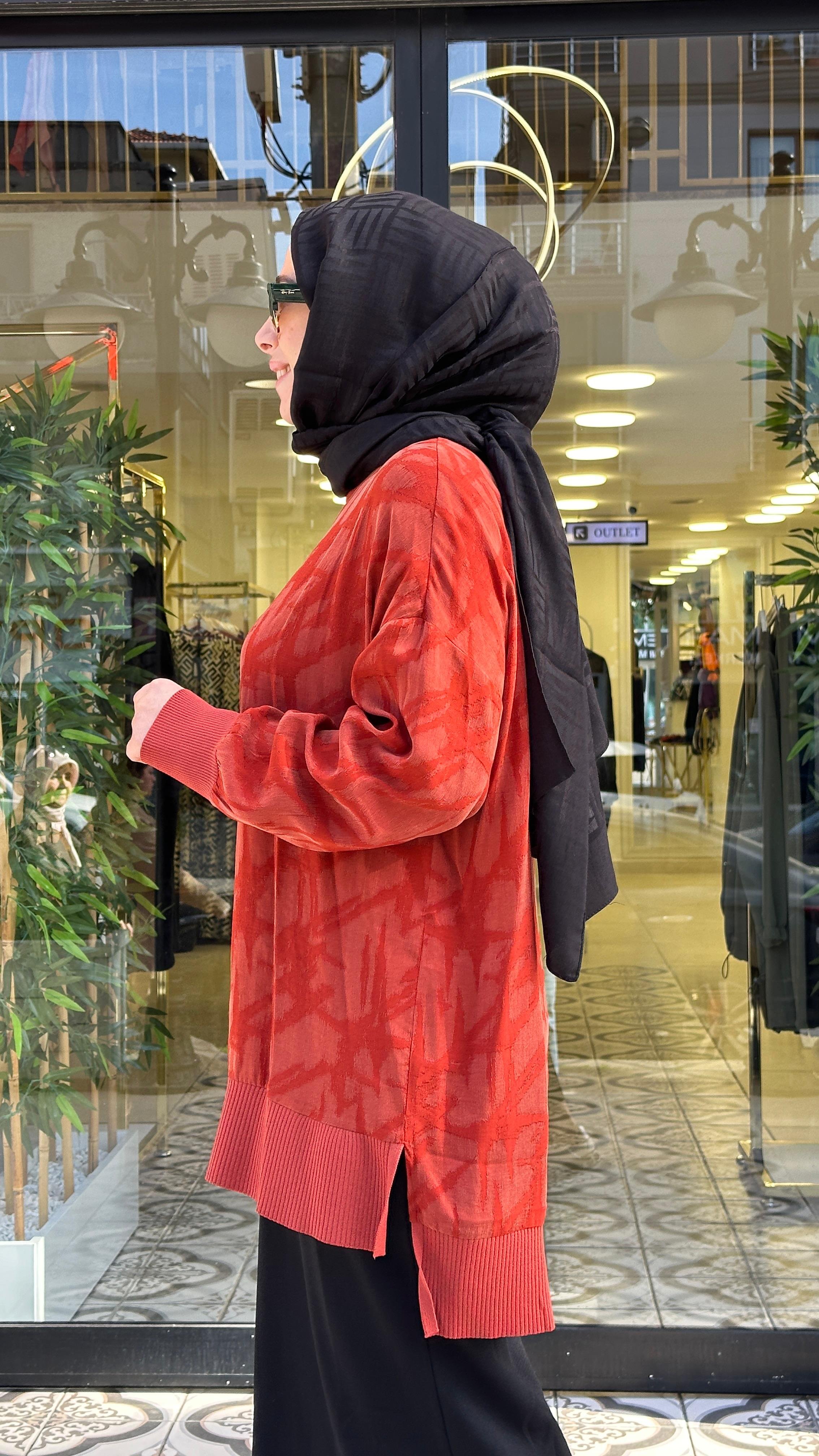 DALİ TUNİK
