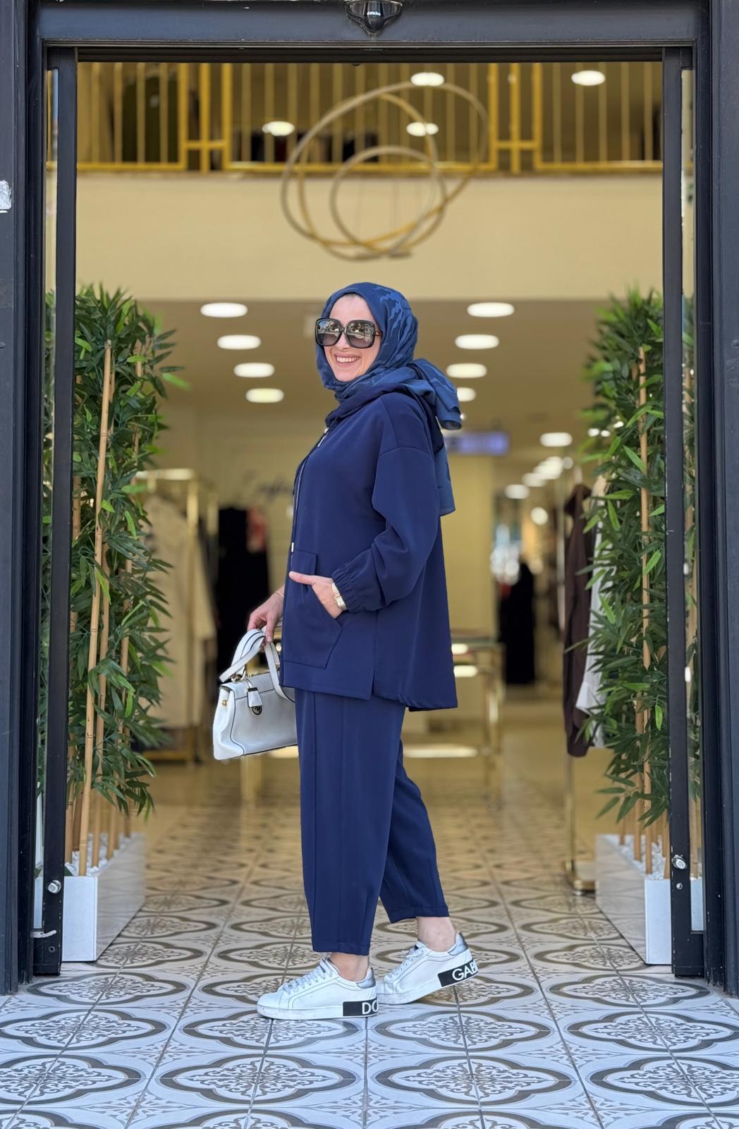 MANU PANTOLONLU TAKIM