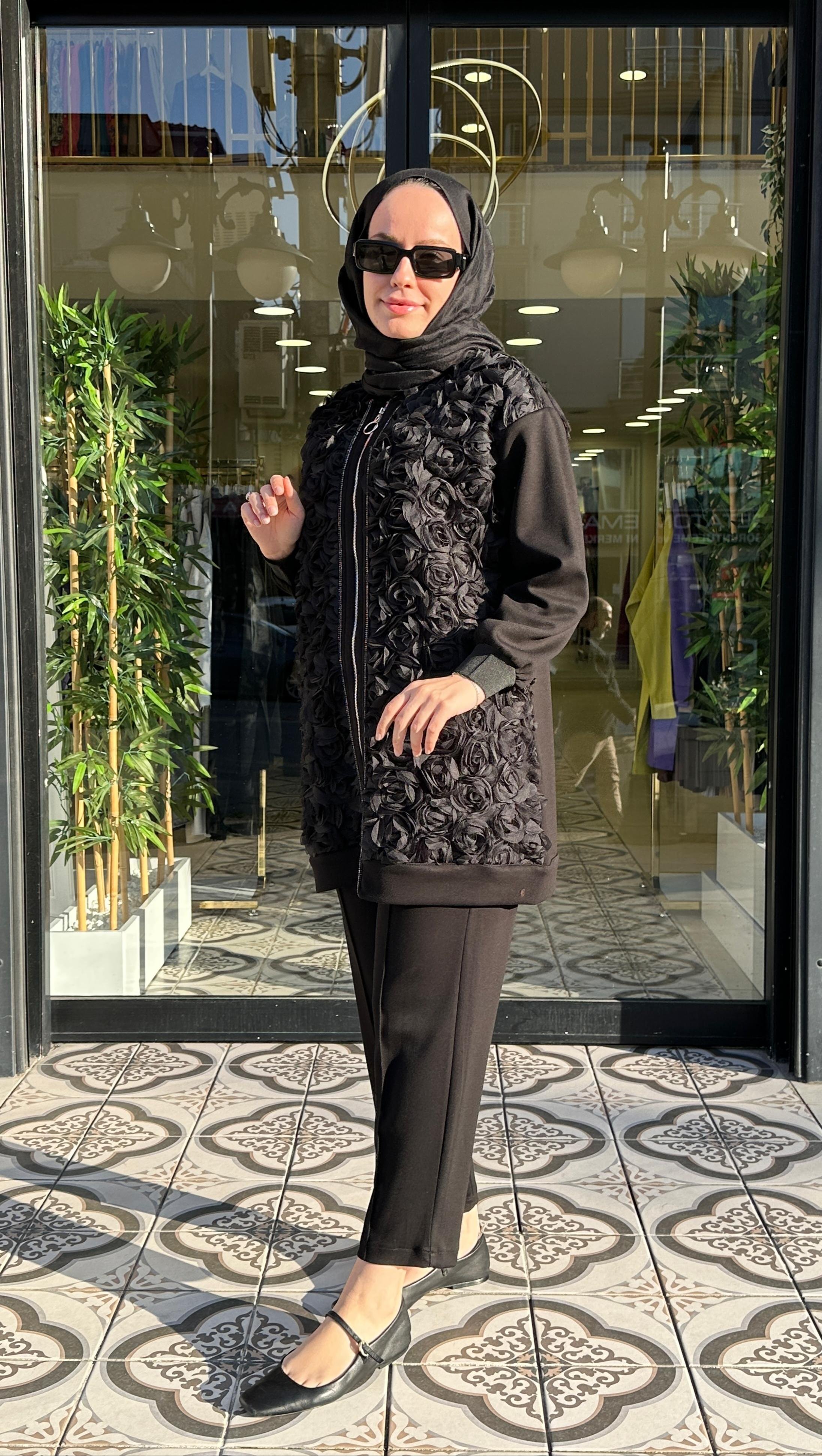 TAŞLI GÜL İŞLEMELİ TAKIM