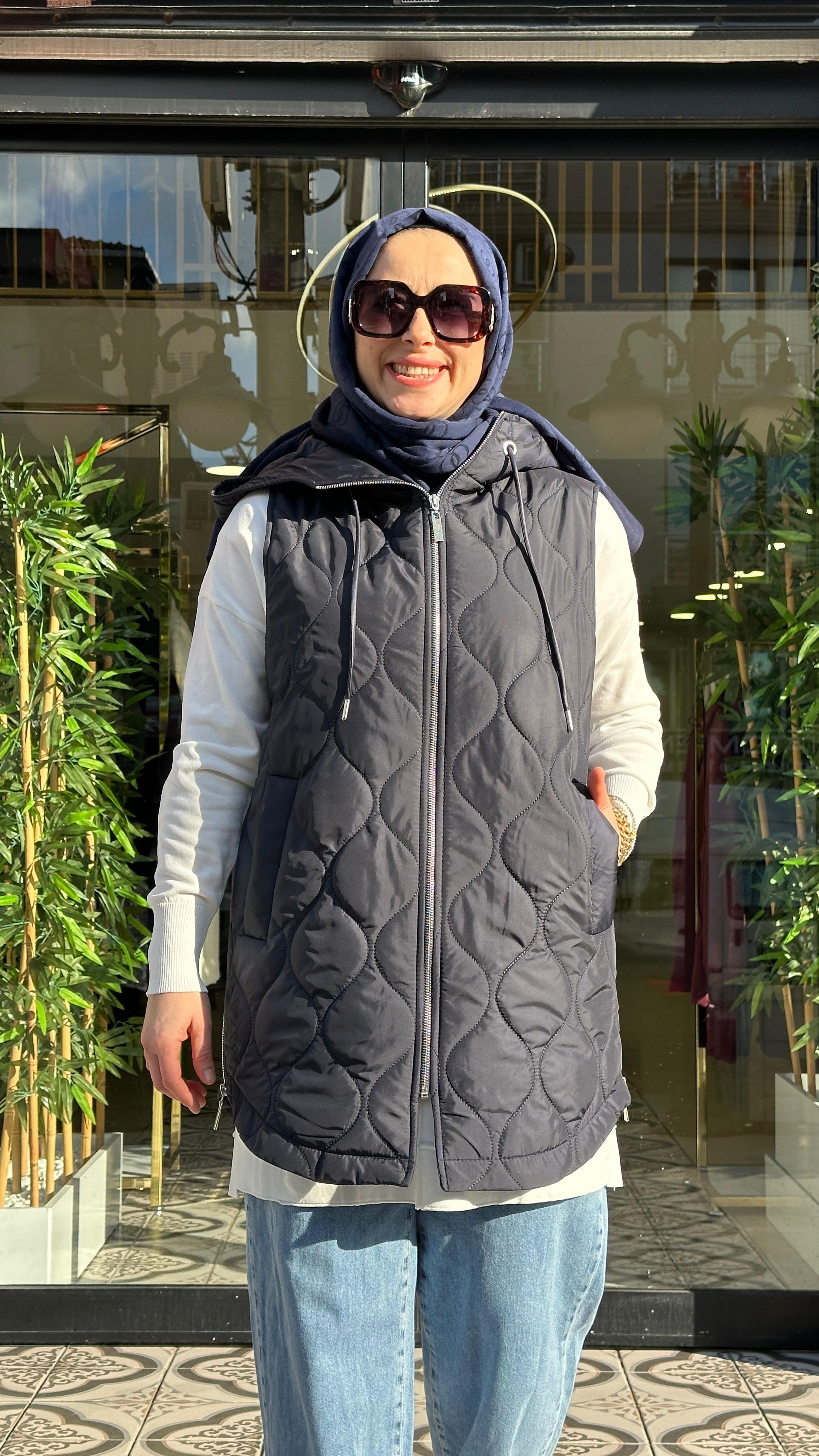 YANLARI FERMUARLI YELEK