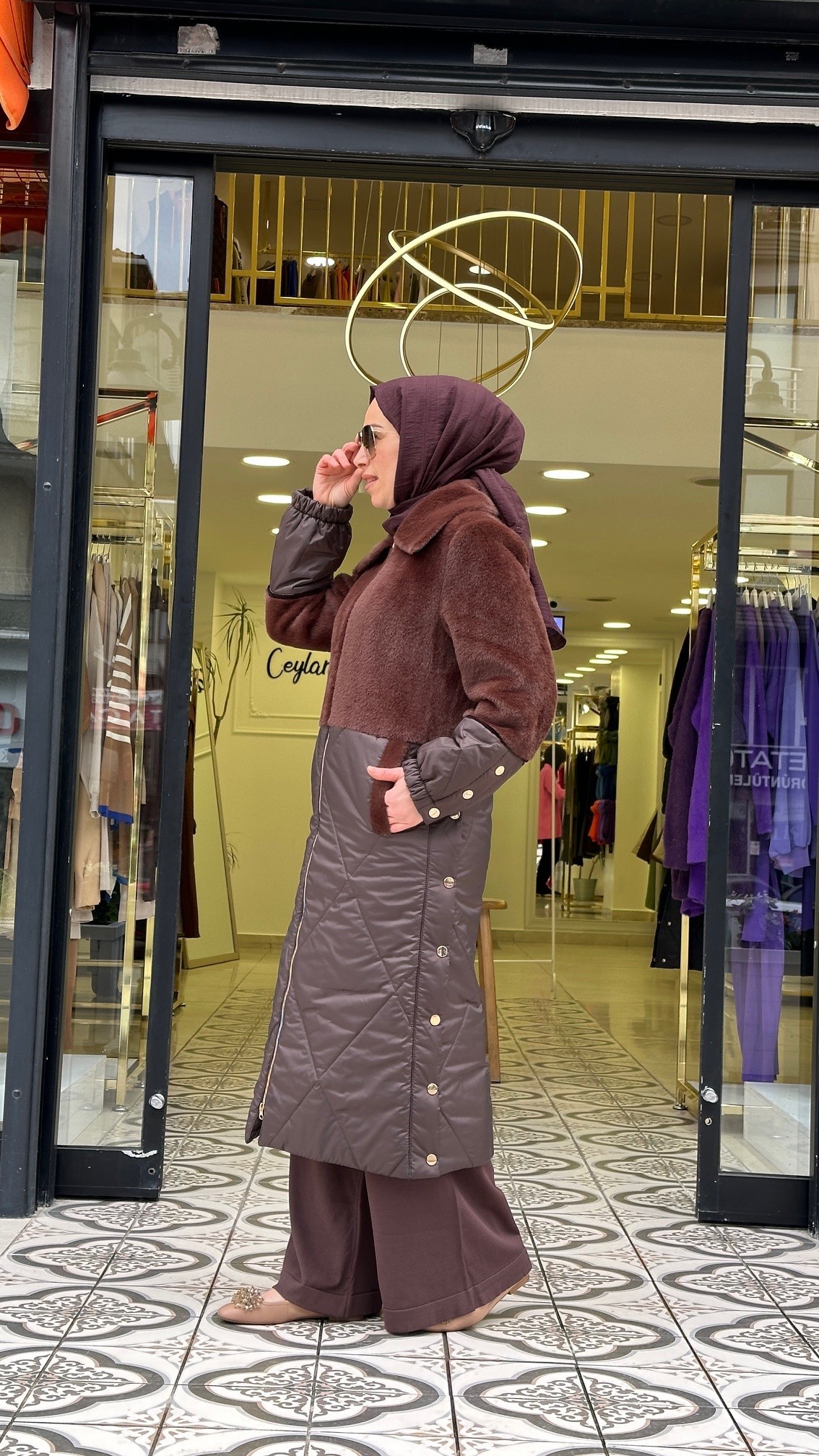 HALE KAPİTONE GARNİLİ ANGORA KAP