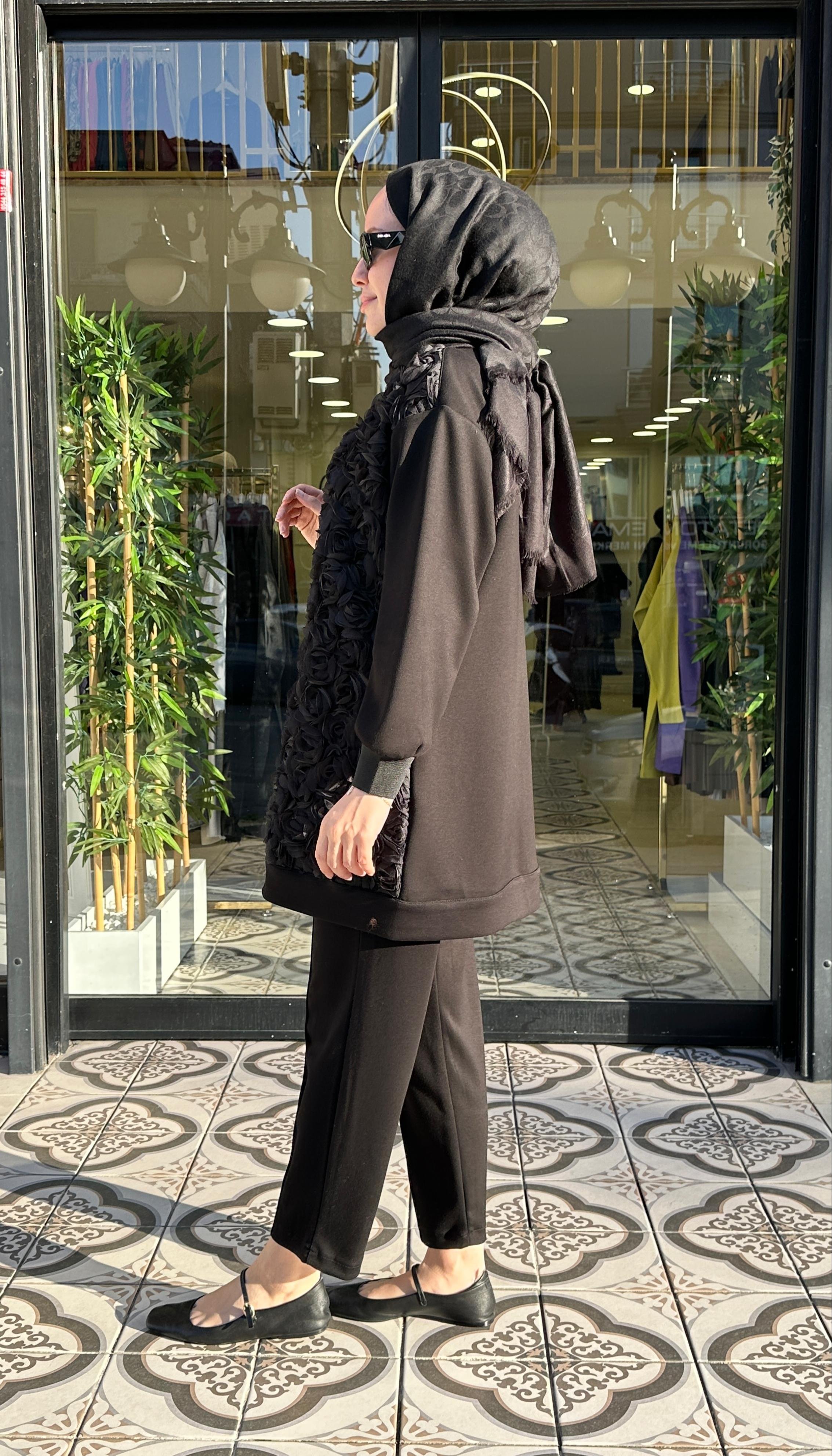 TAŞLI GÜL İŞLEMELİ TAKIM