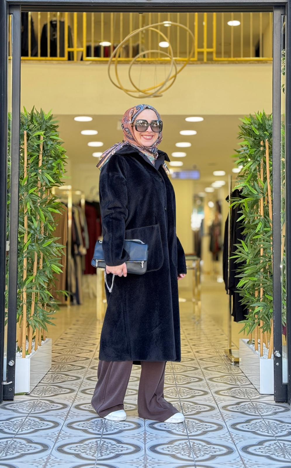 DEVE TÜYÜ OVERSİZE KAP - SİYAH