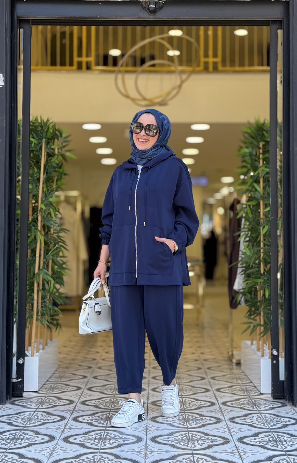 MANU PANTOLONLU TAKIM