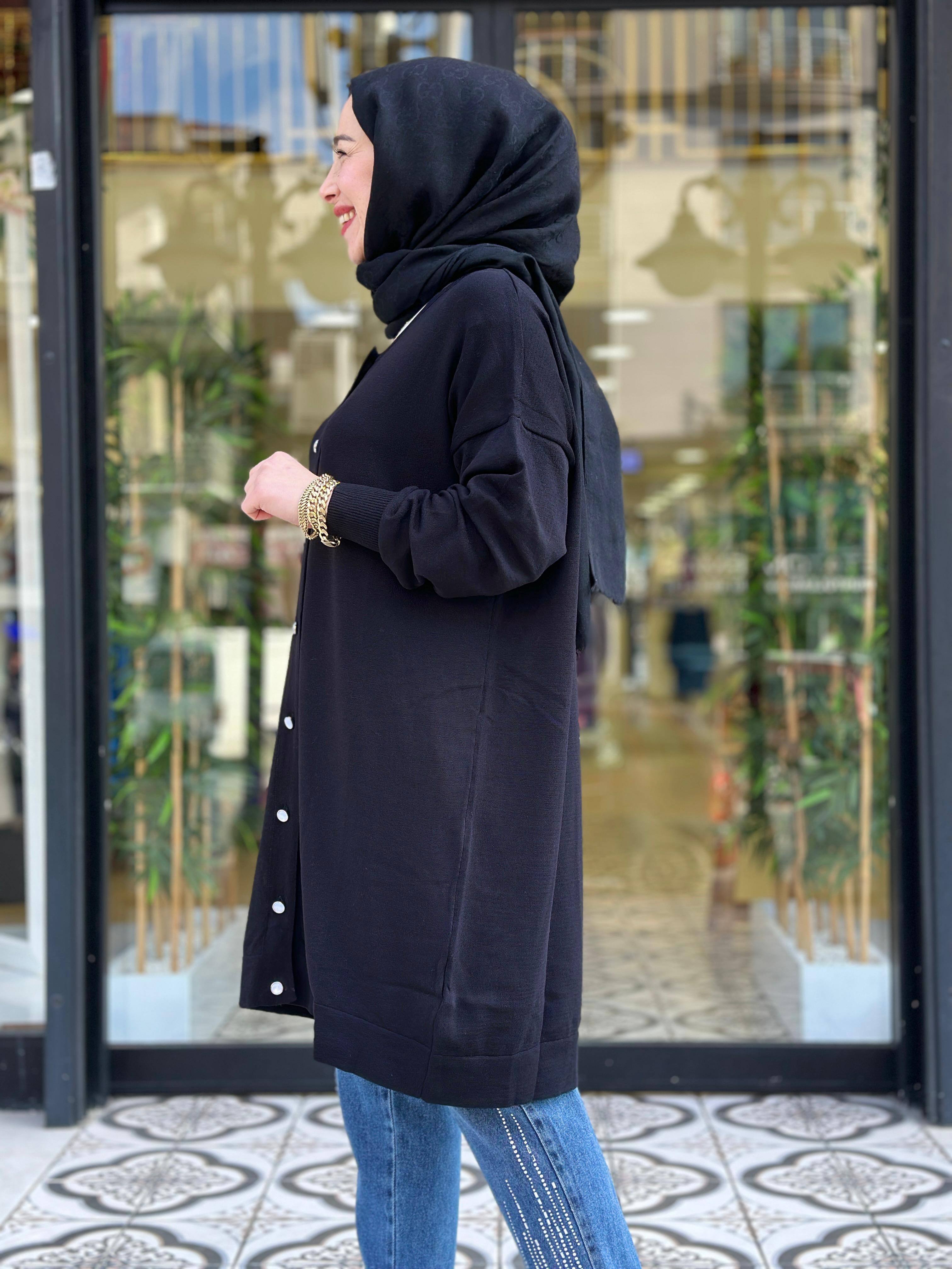 ALİNA DÜĞMELİ HIRKA