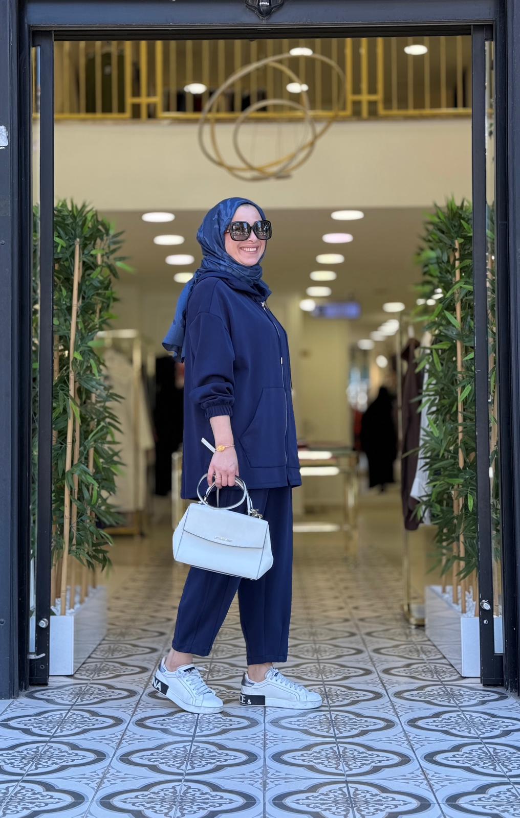 MANU PANTOLONLU TAKIM