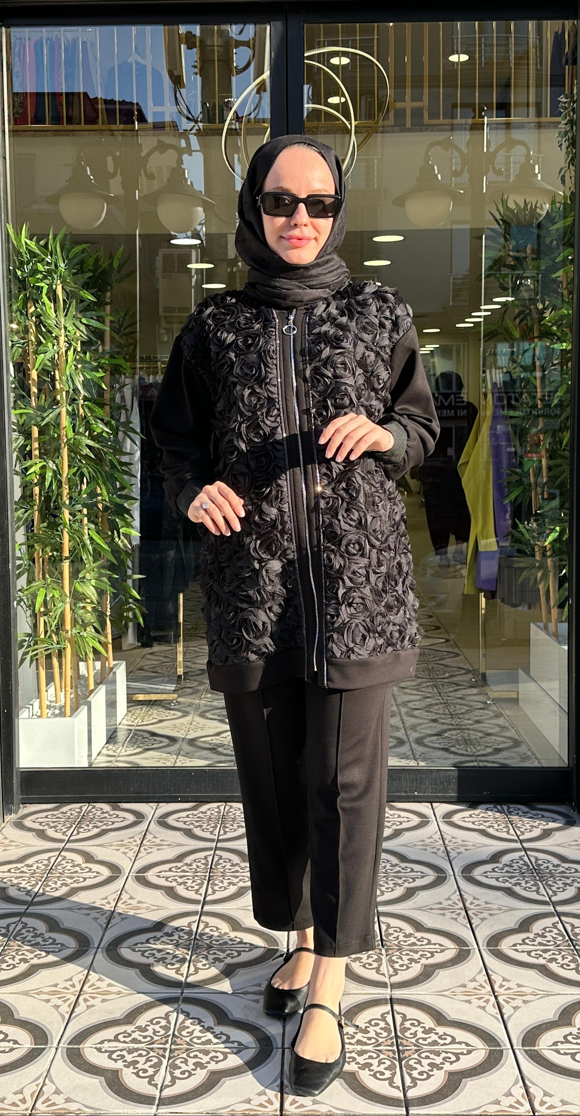 TAŞLI GÜL İŞLEMELİ TAKIM