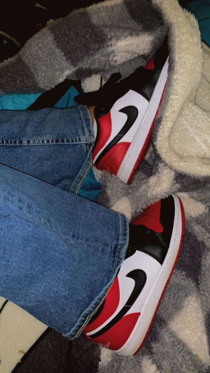 Jordan 1 Low Black Toe