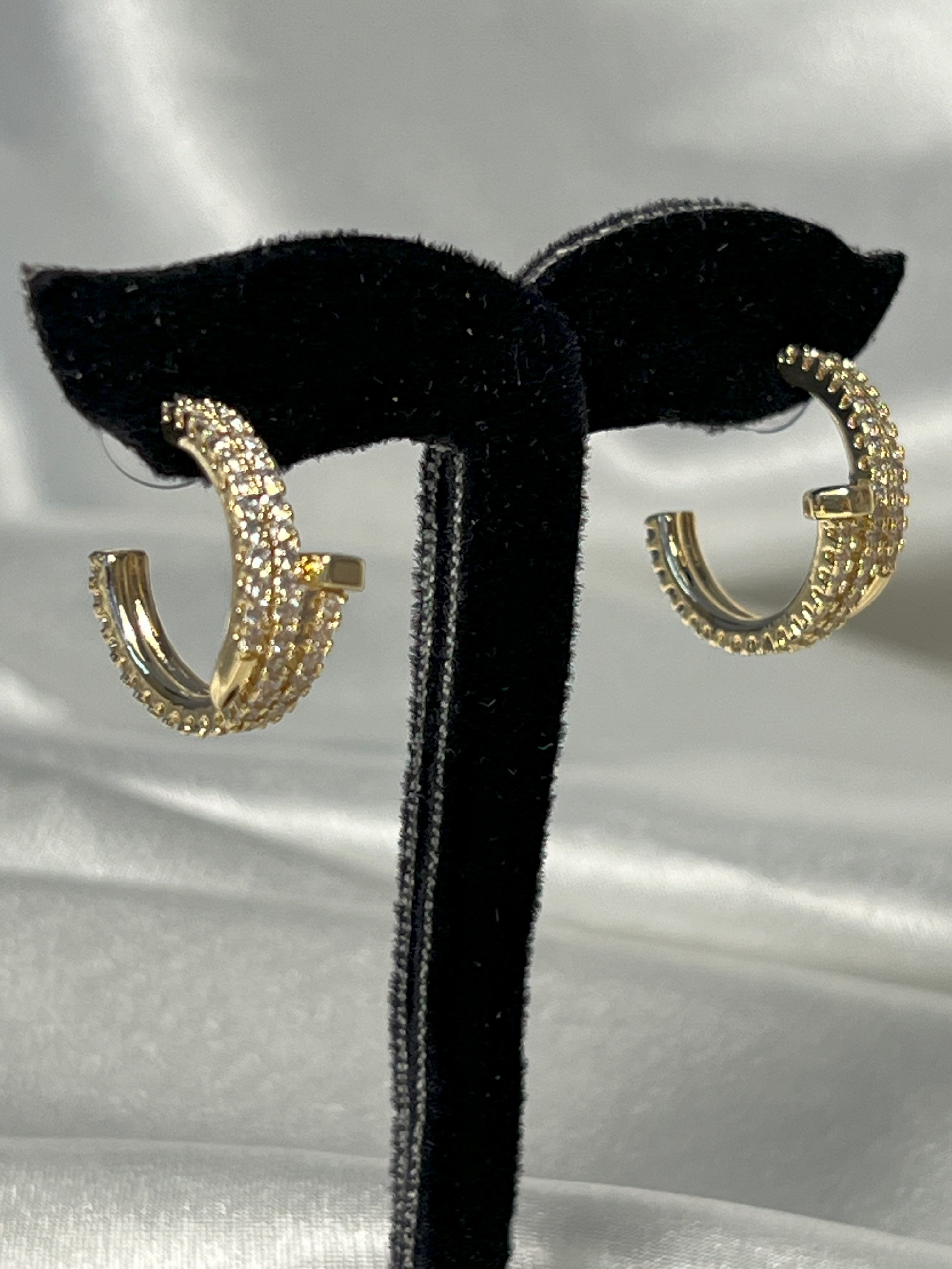 ÇİVİ MODEL KÜPE