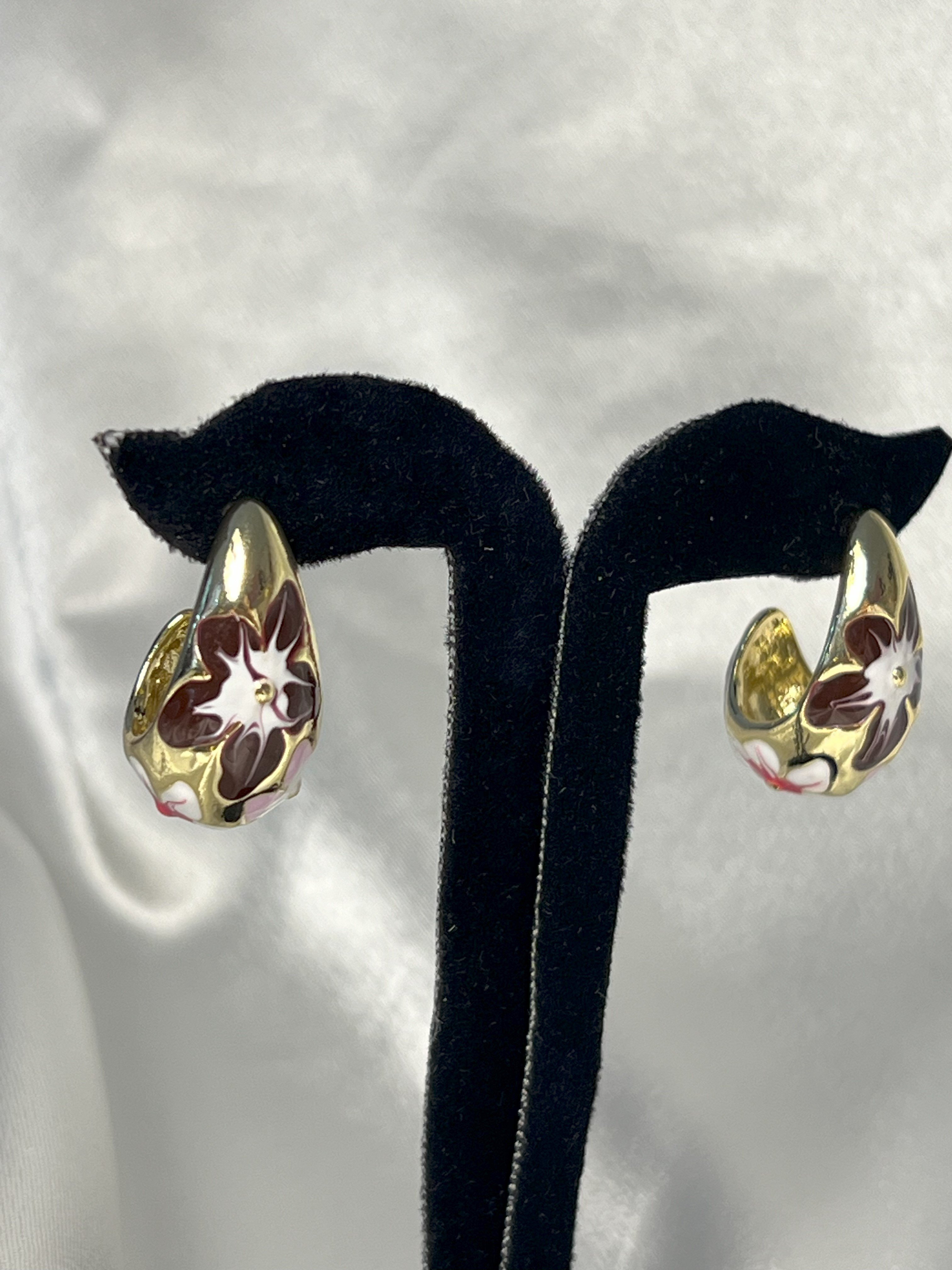 ÇİÇEKLİ DAMLA MODEL KÜPE