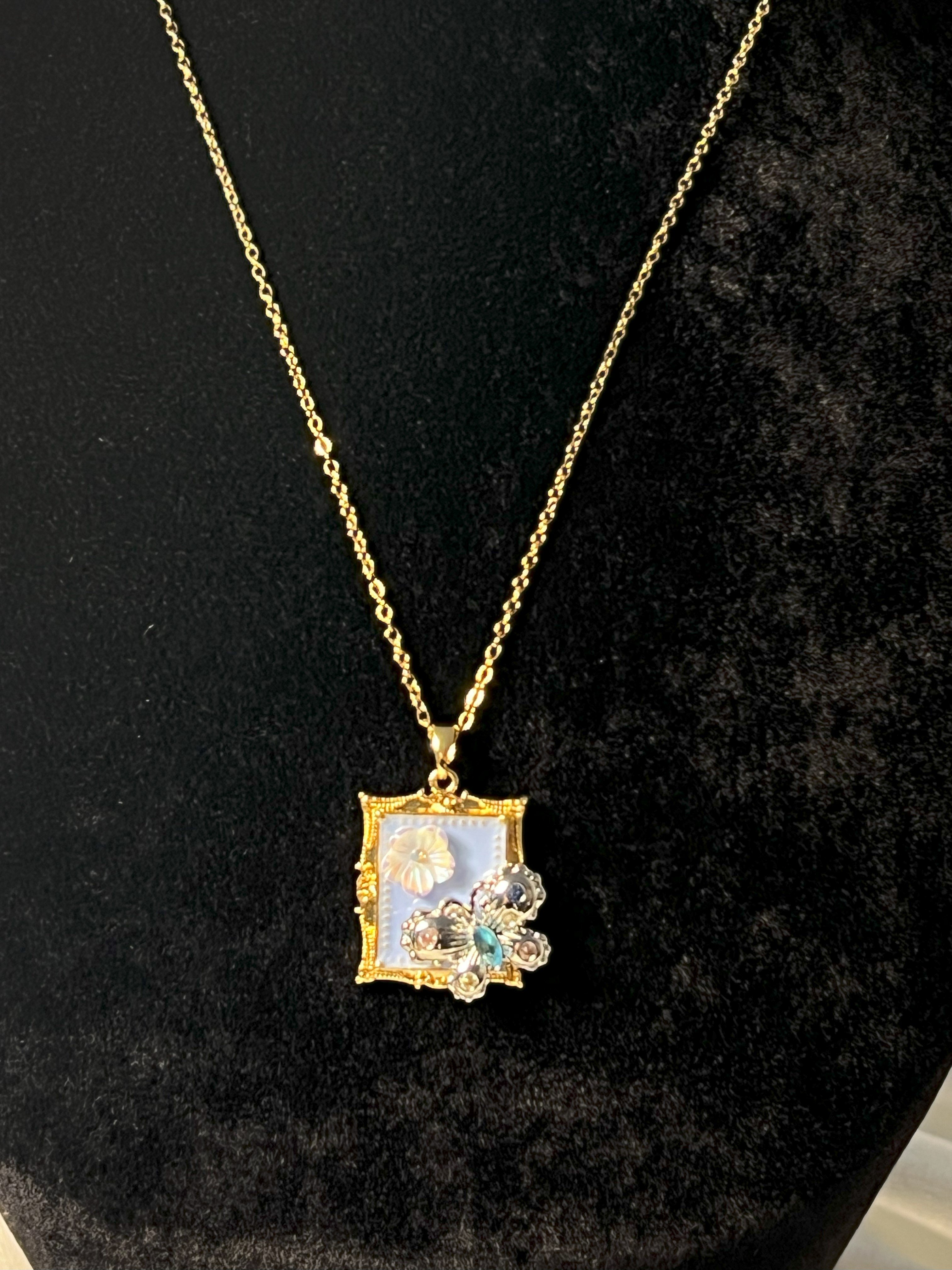 KELEBEK DETAY TABLO KOLYE - GOLD