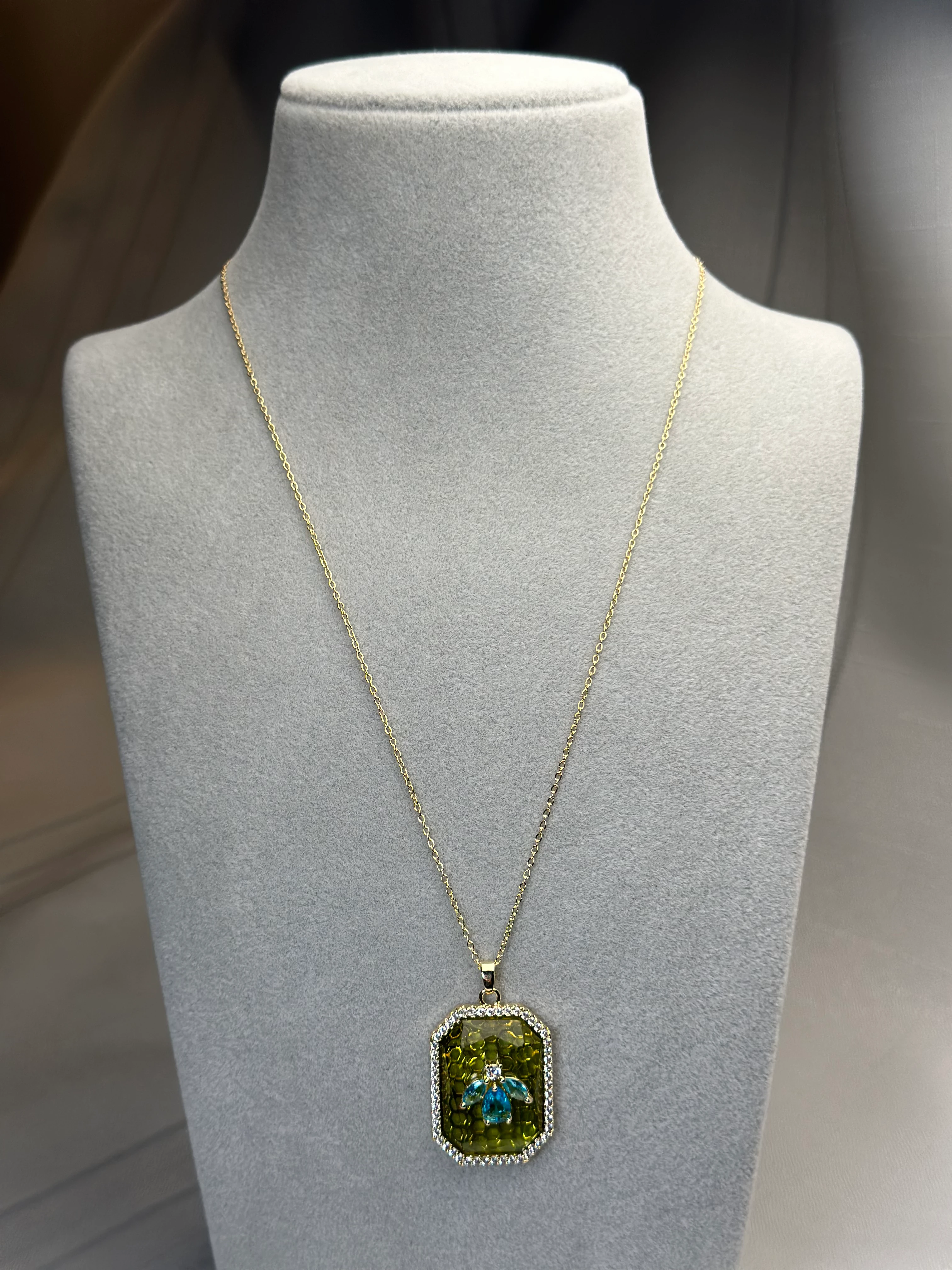 Özel Seri Marka Model Gold Renk Yeşil Taş Petek Kolye