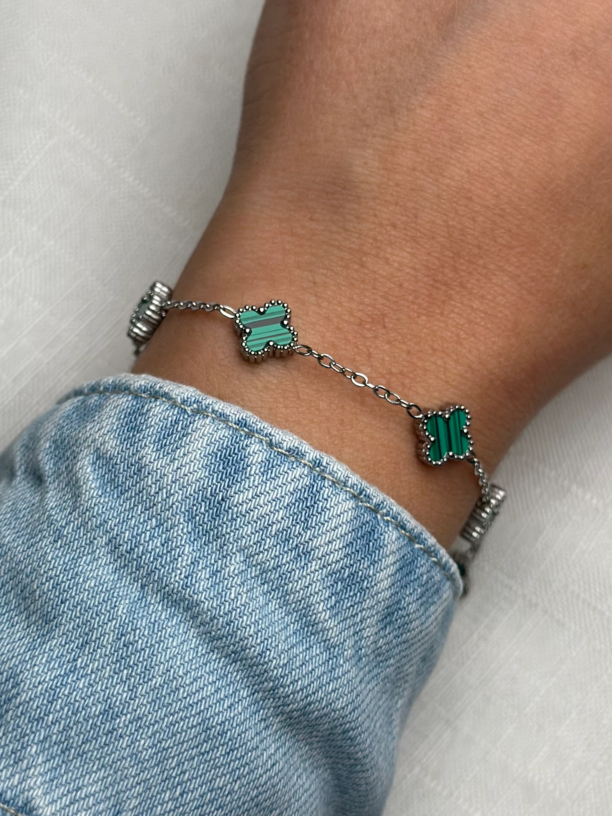 Çelik Gümüş Renk Yeşil Yonca Minik Bileklik