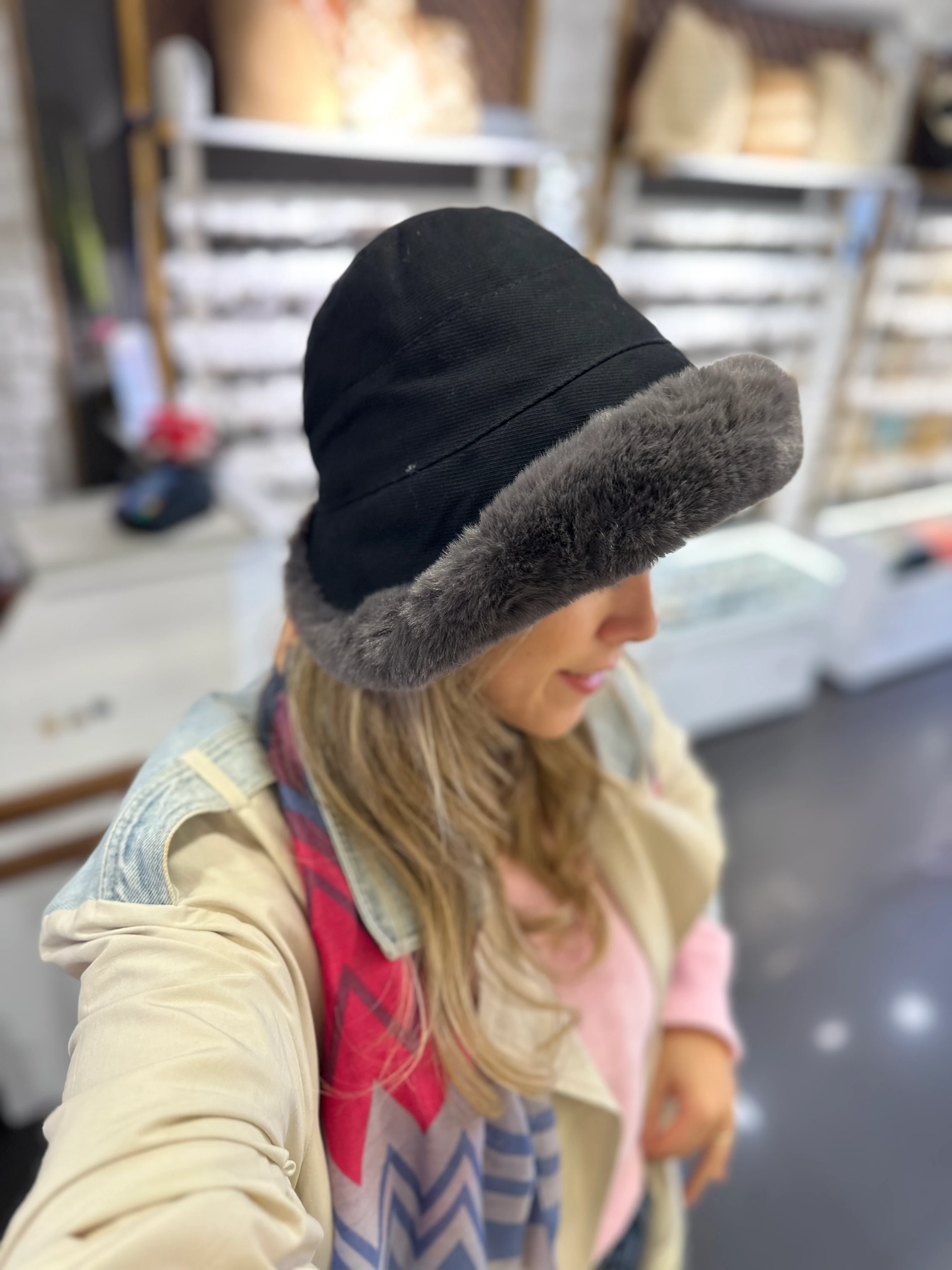 Çift Taraflı Siyah Renk Peluş Şapka