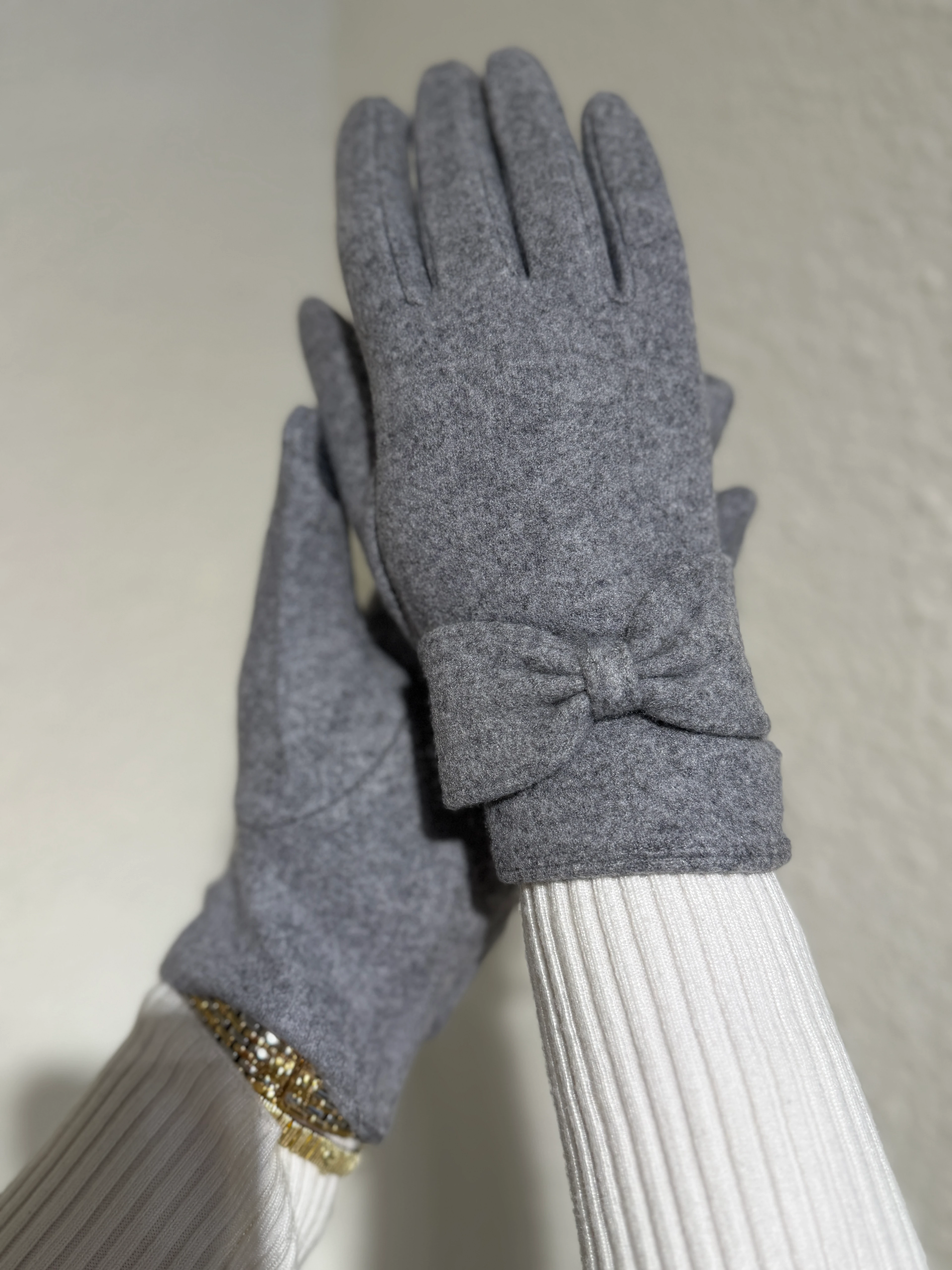 Fiyonklu Gri Eldiven
