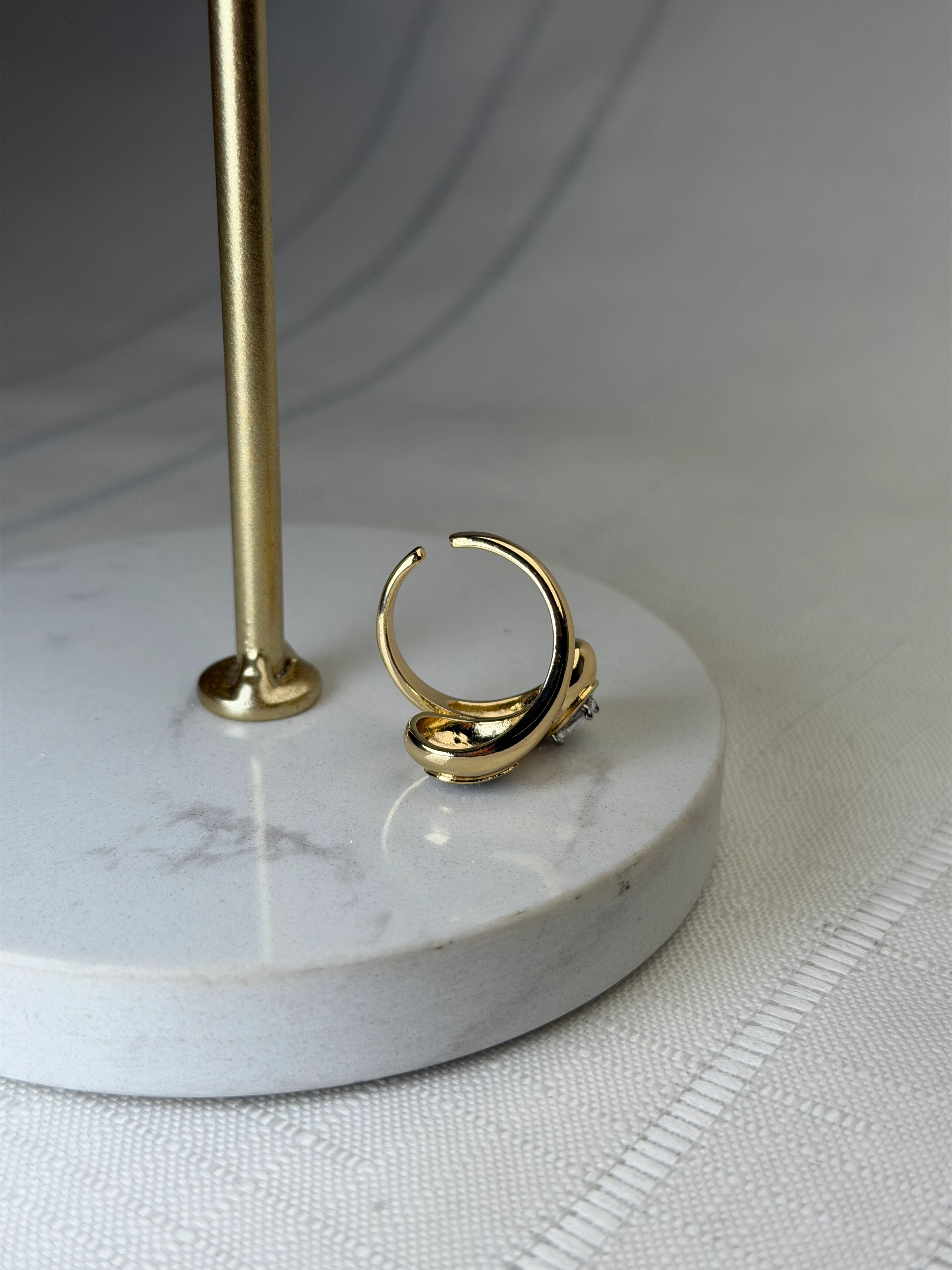 Özel Seri Marka Model Gold Renk Taşlı Damla Yüzük