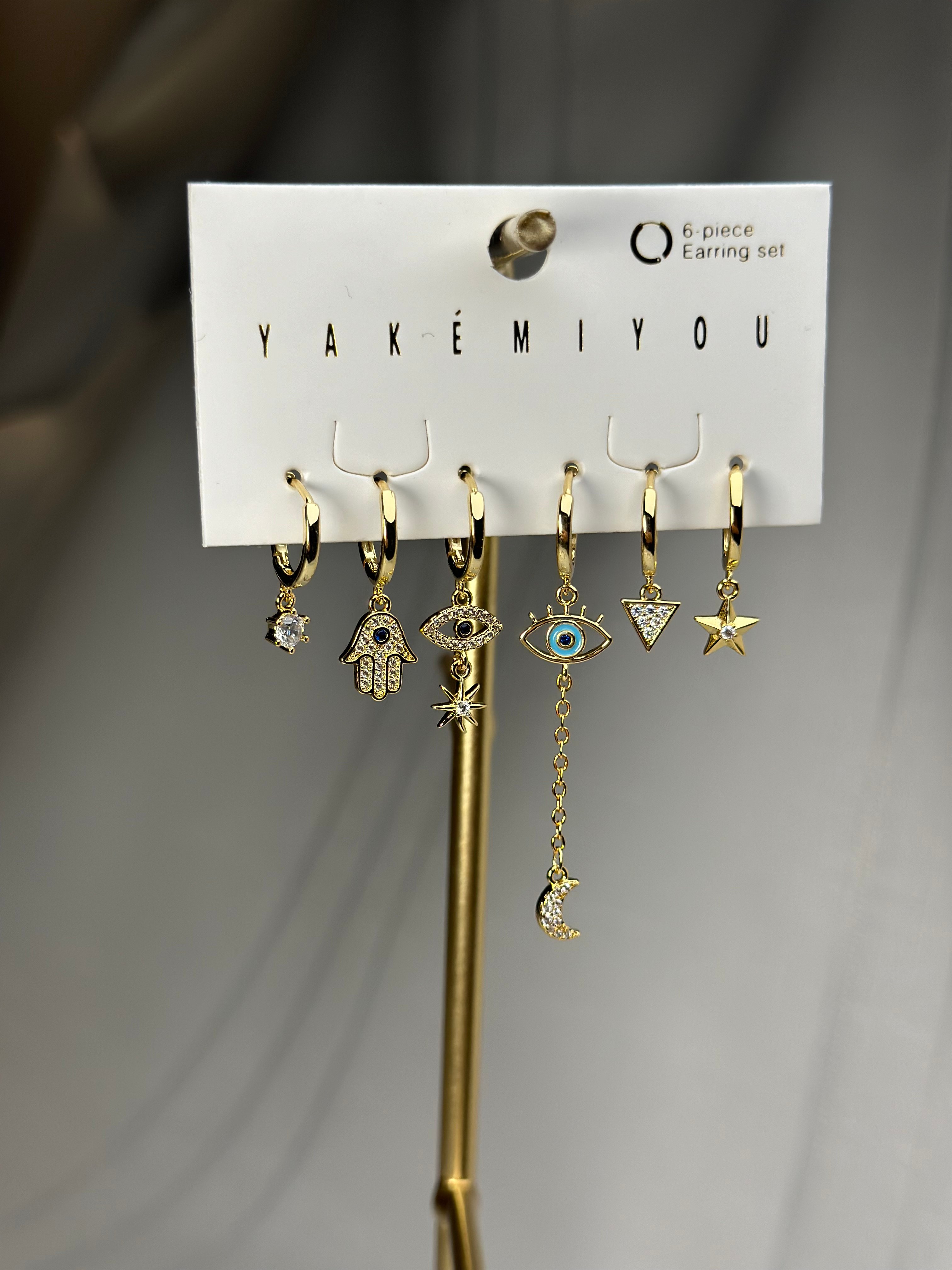 Özel Seri Gold Renk Göz Yıldız Detay Altılı Küpe