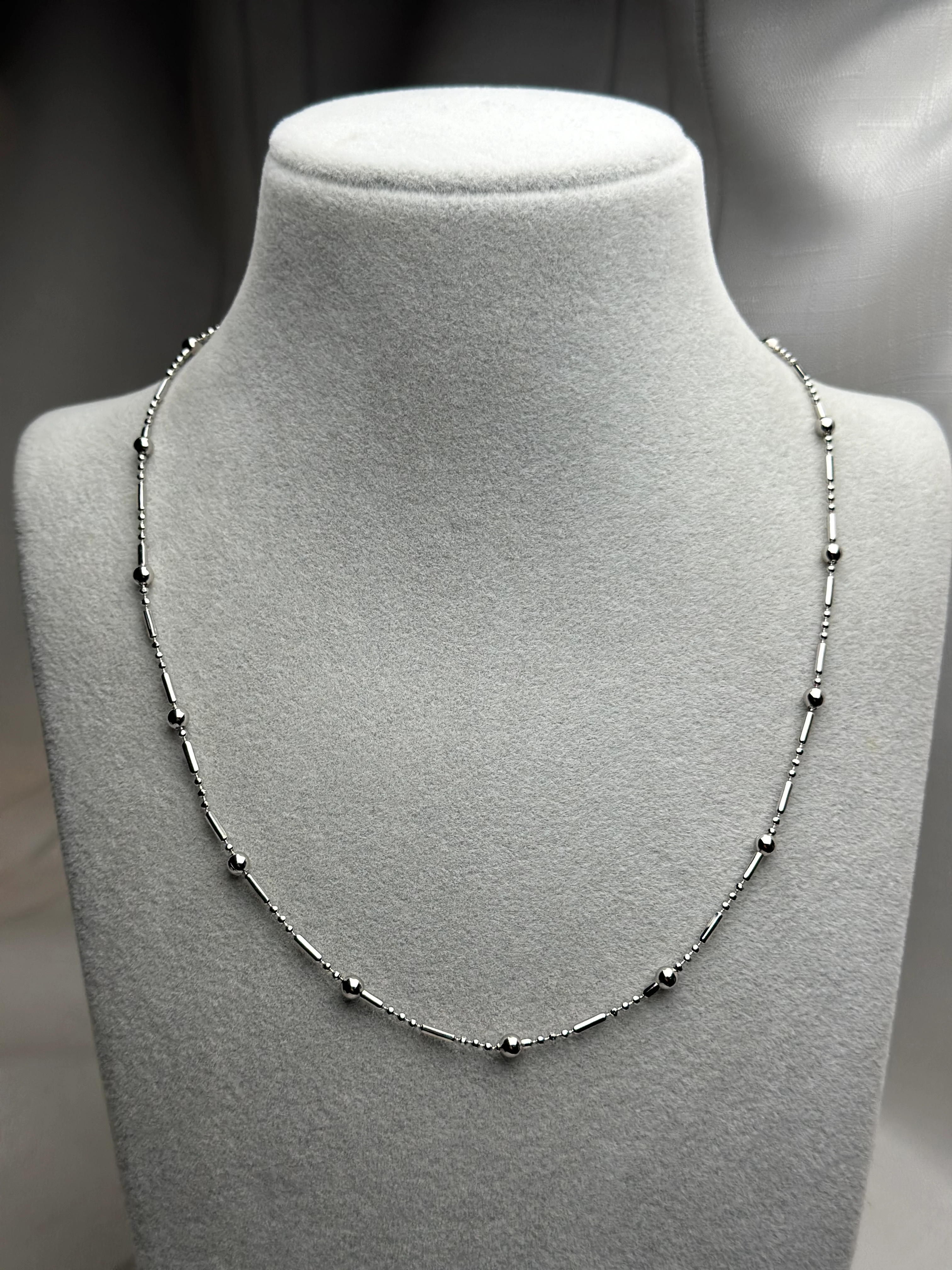 Xuping Gümüş Renk Top Detay Çubuk Kolye 45cm