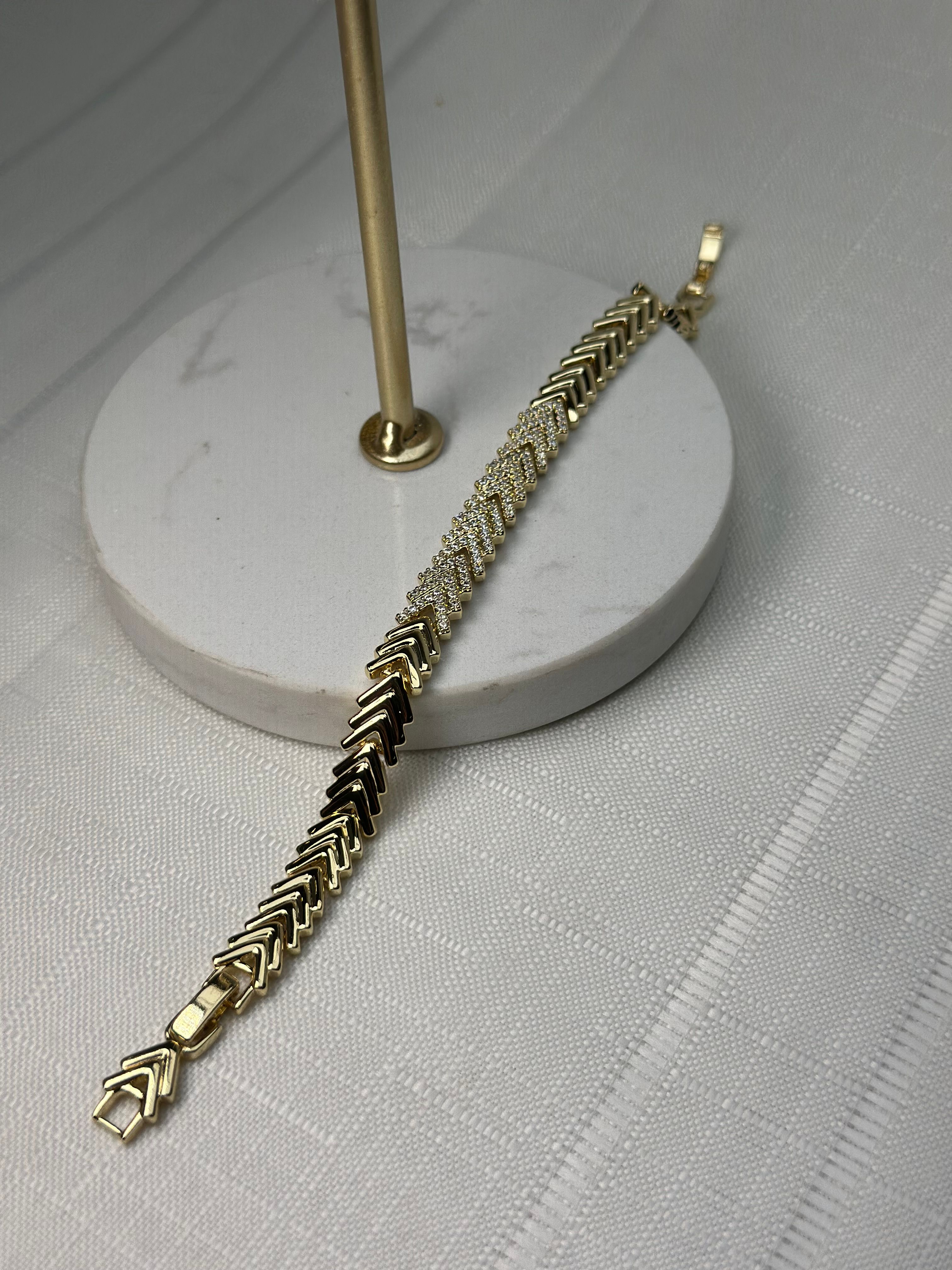 Xuping 14k Zirkon Taşlı V Bileklik