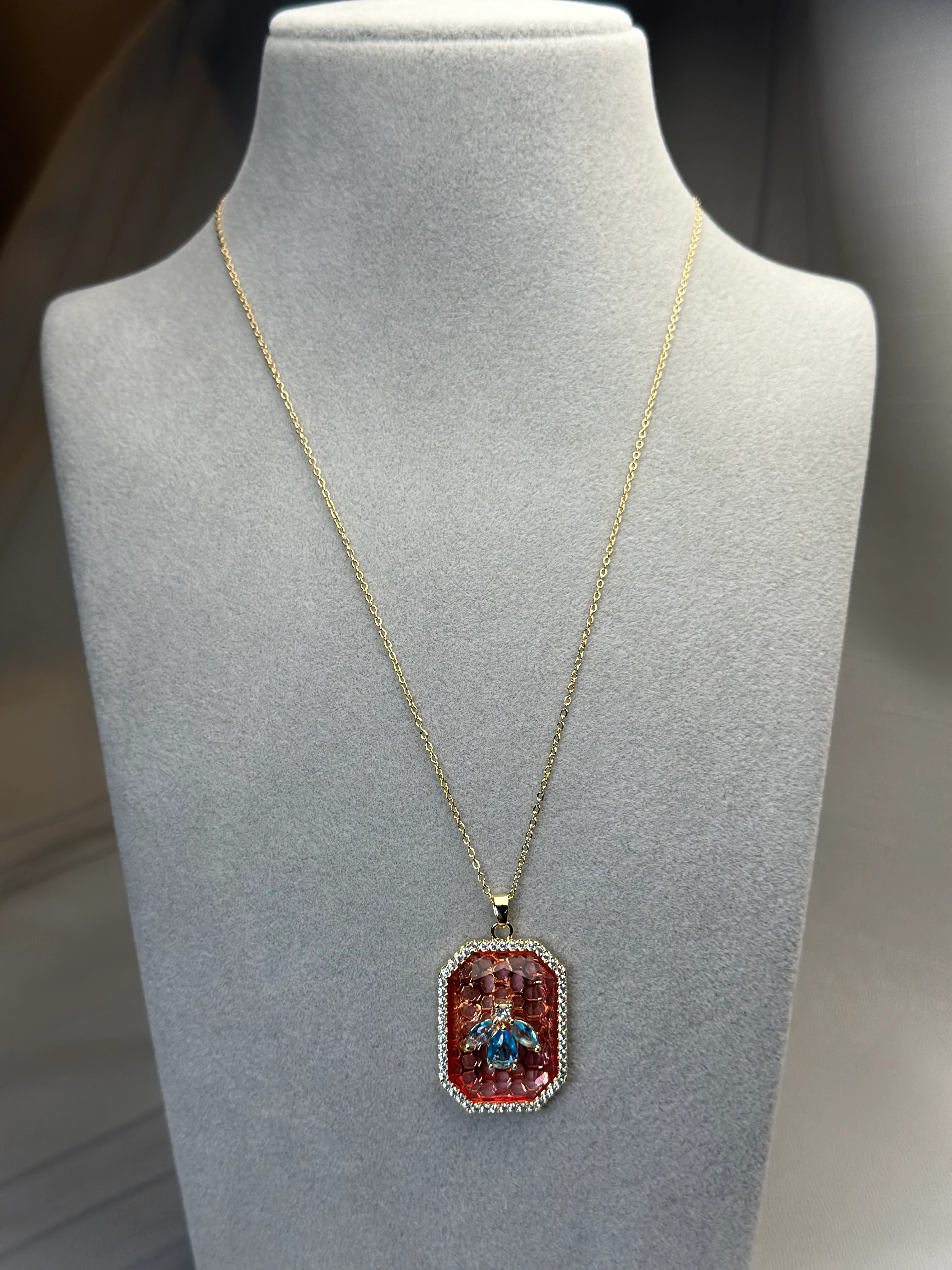 Özel Seri Marka Model Pembe Taş Petek Kolye