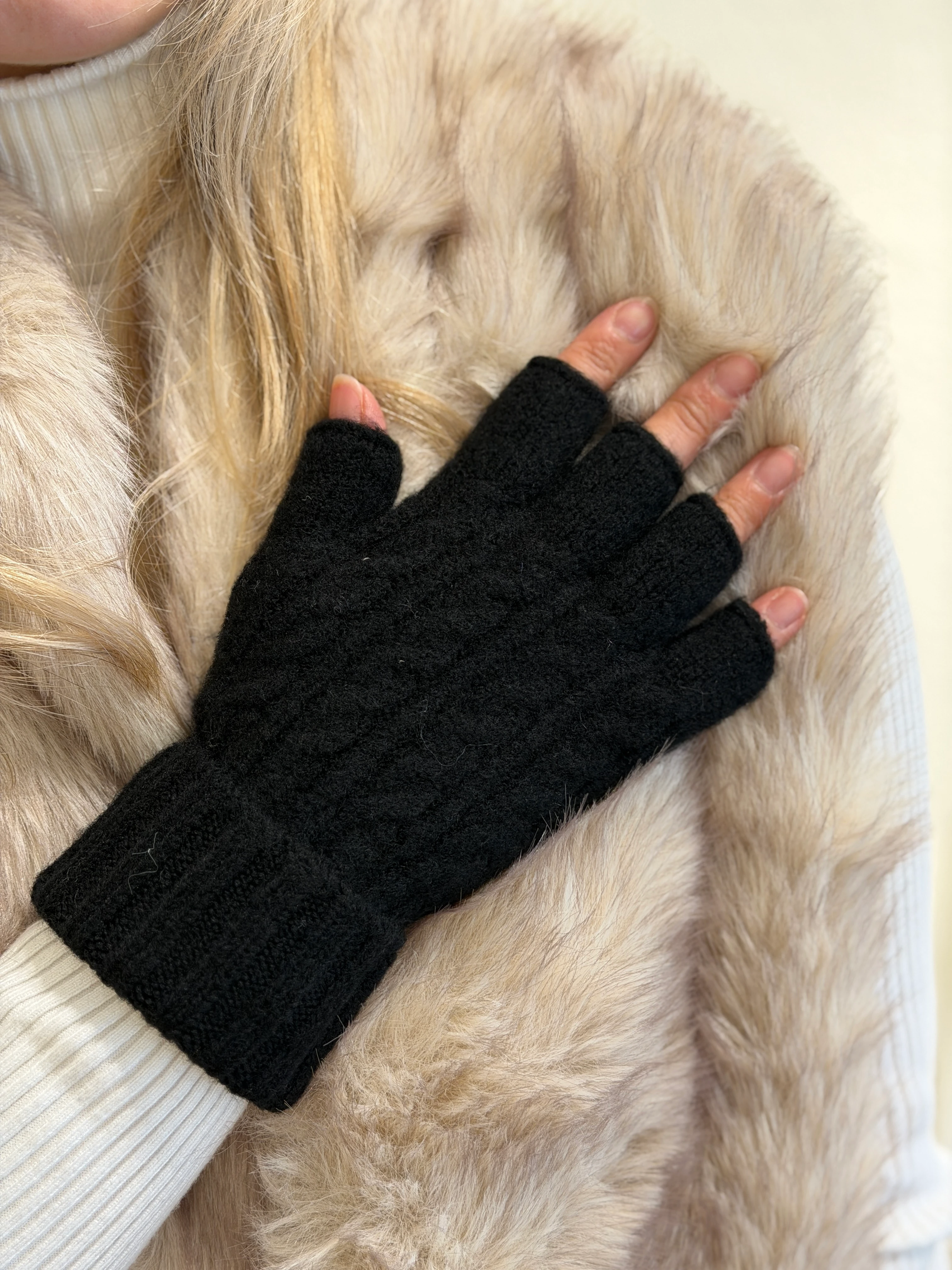 Örgü Desen Siyah Bere Ve Kesik Eldiven Set