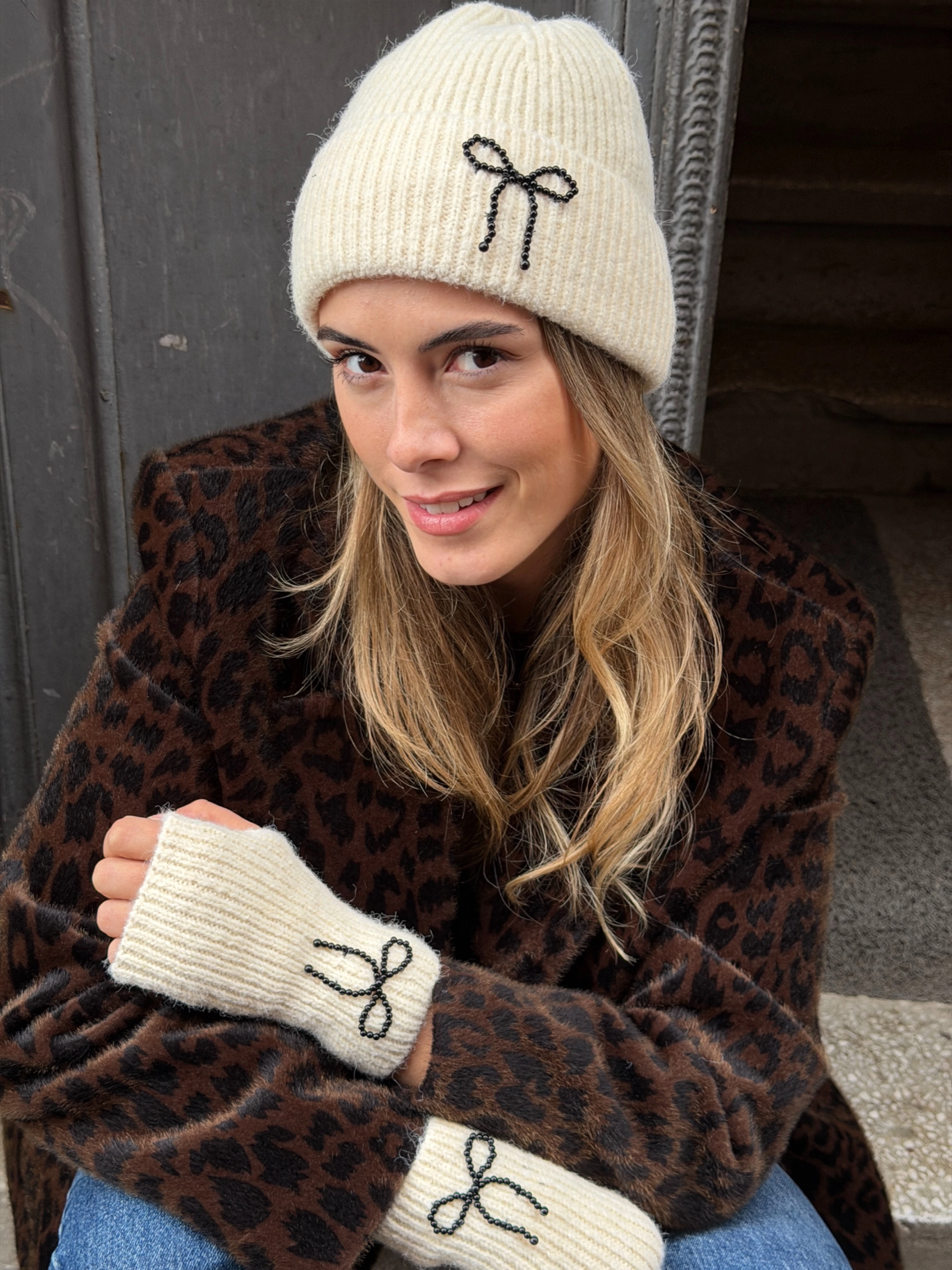 Fiyonk Boncuklu Fitilli Ekru Bere Eldiven Takımı