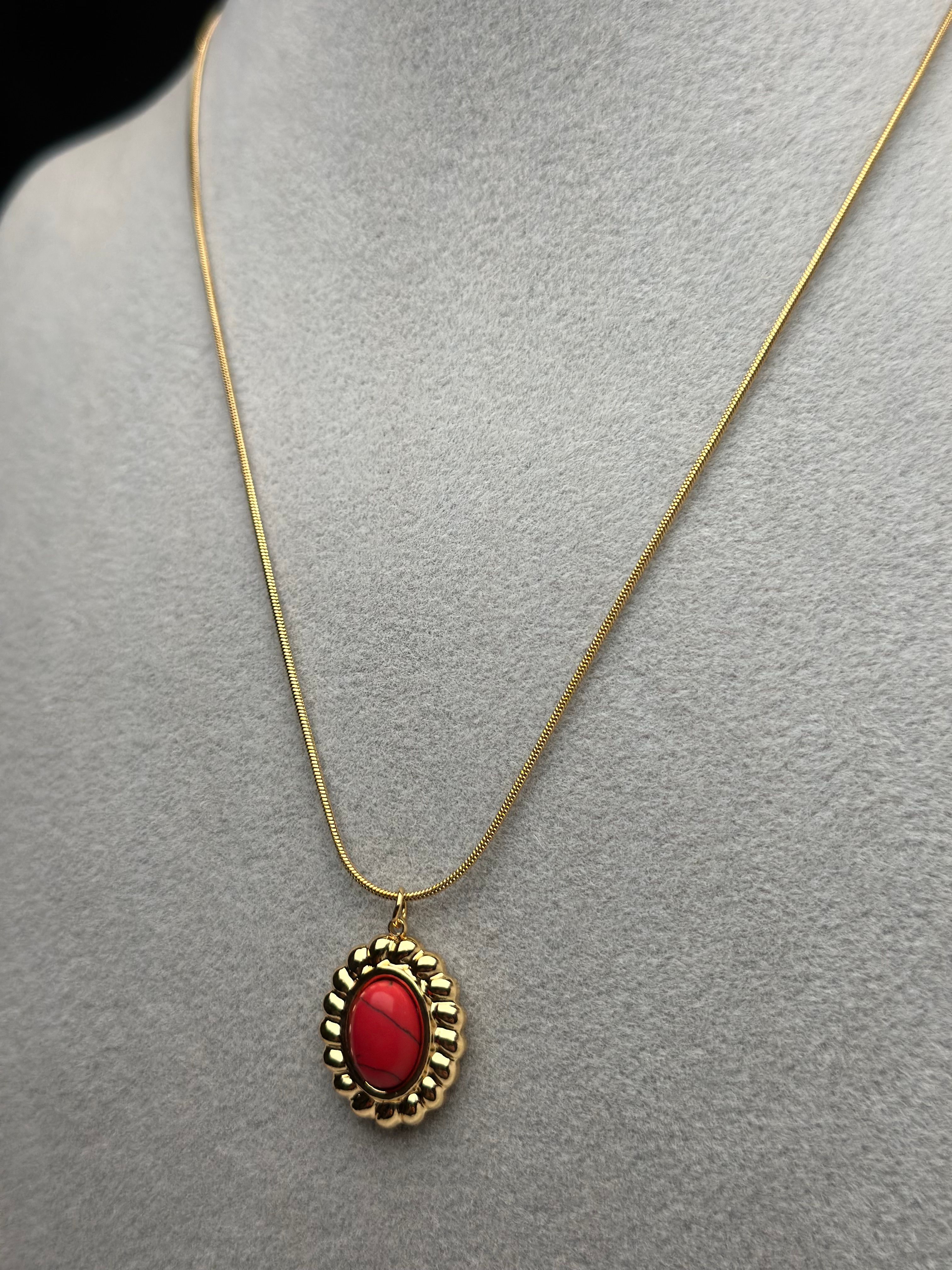 Çelik Kırmızı Taş Gold Kolye