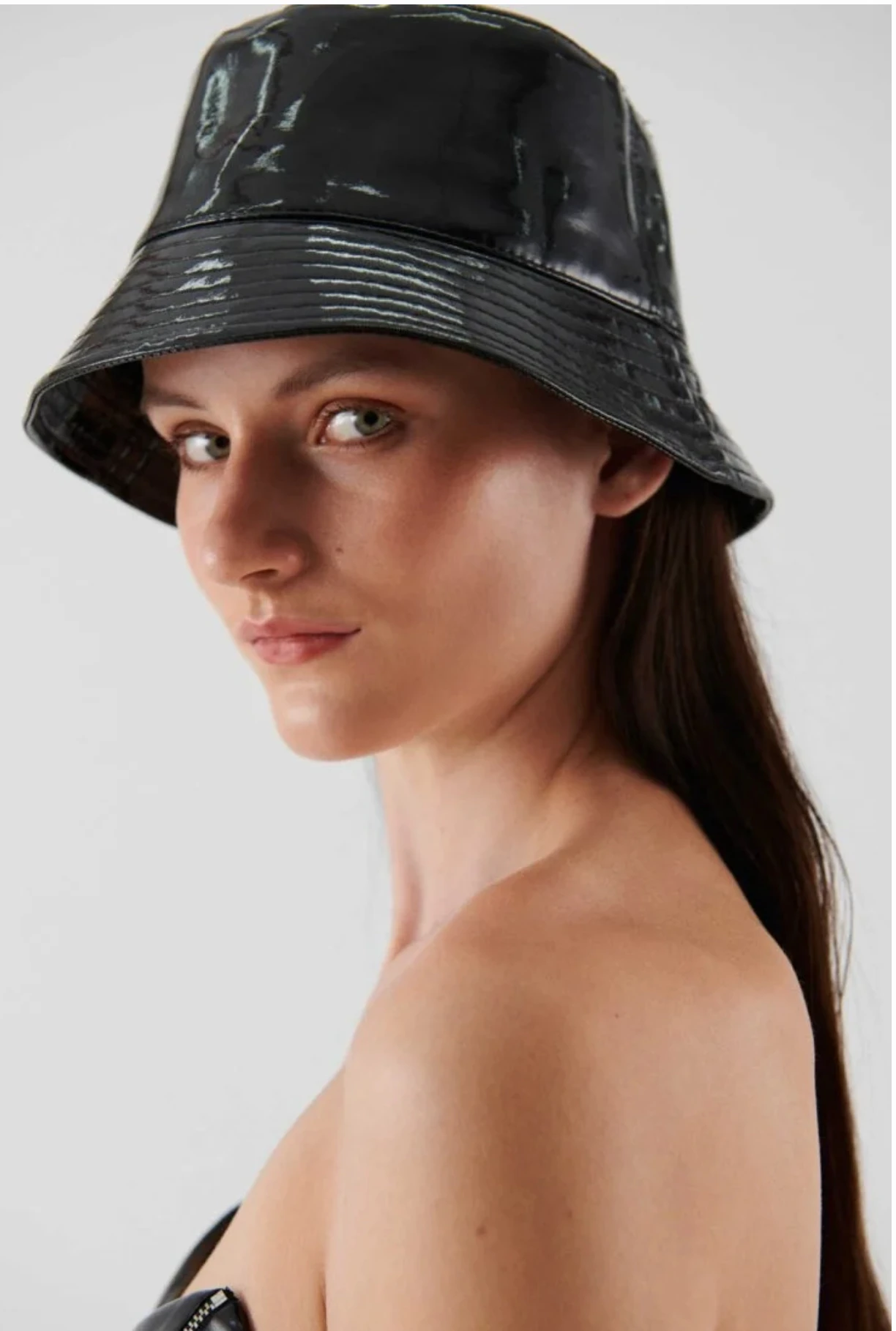 Rugan Siyah Bucket Şapka