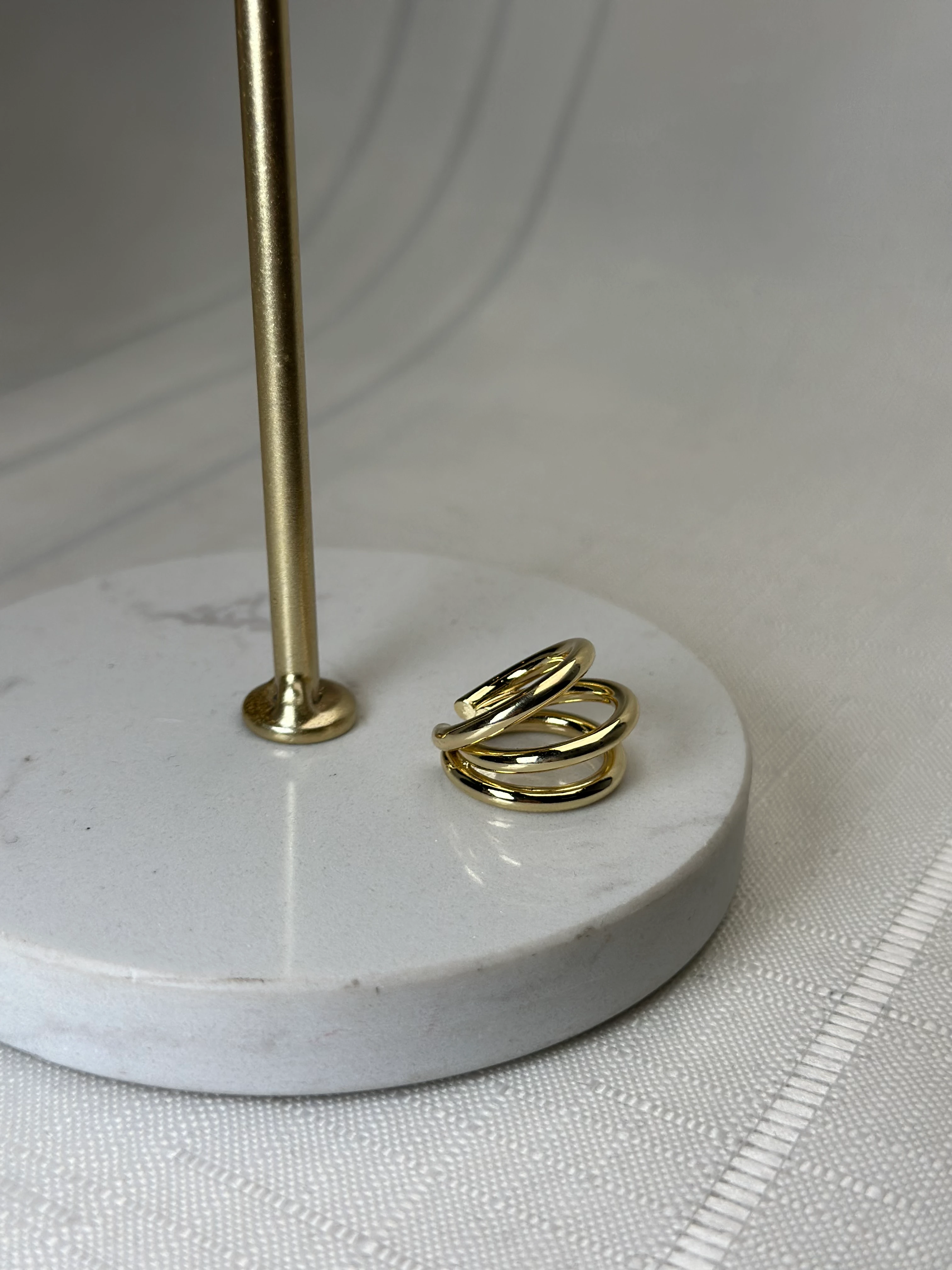 Gold Renk Üçlü Görünüm Kıkırdak Küpe