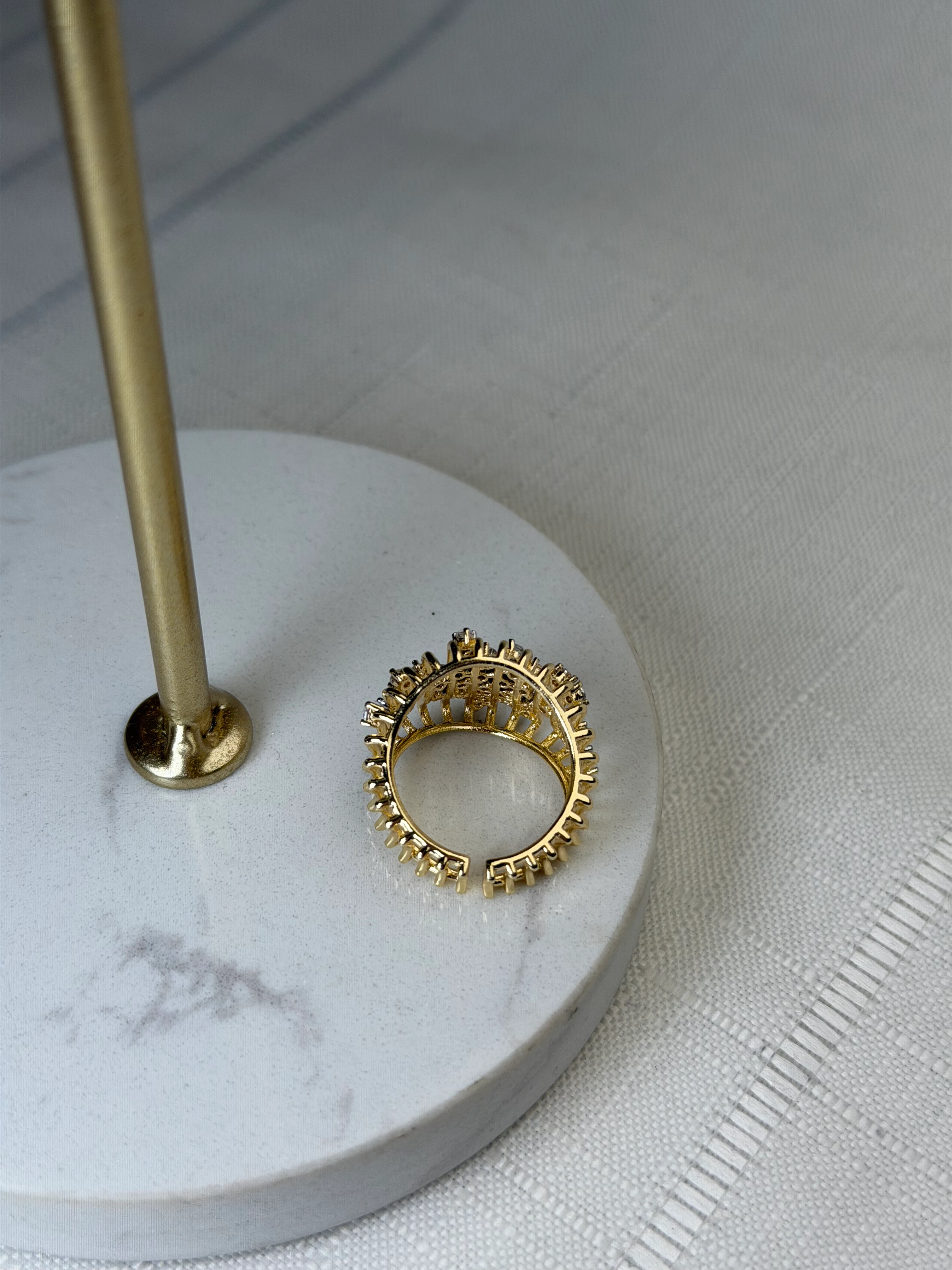 Özel Seri Marka Model Gold Taşlı Tel Detay Yüzük 