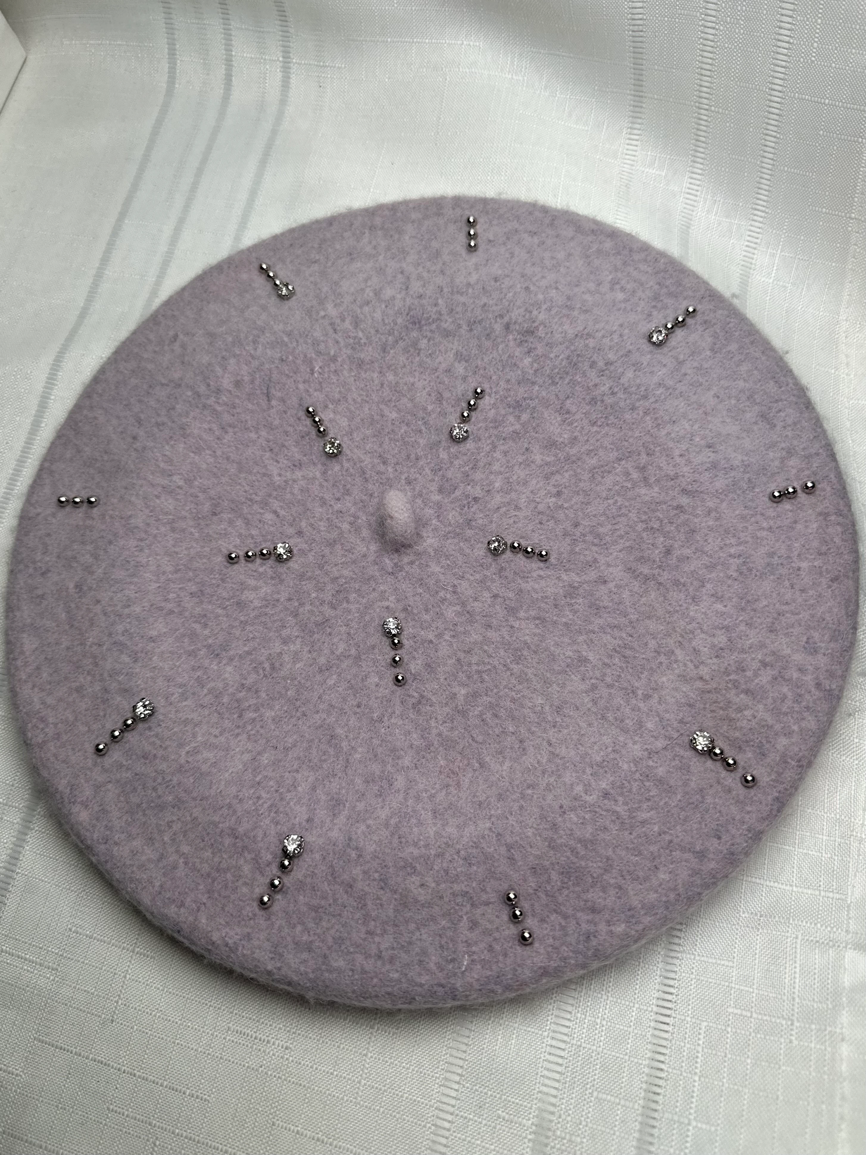 Lila Taşlı Ressam Bere