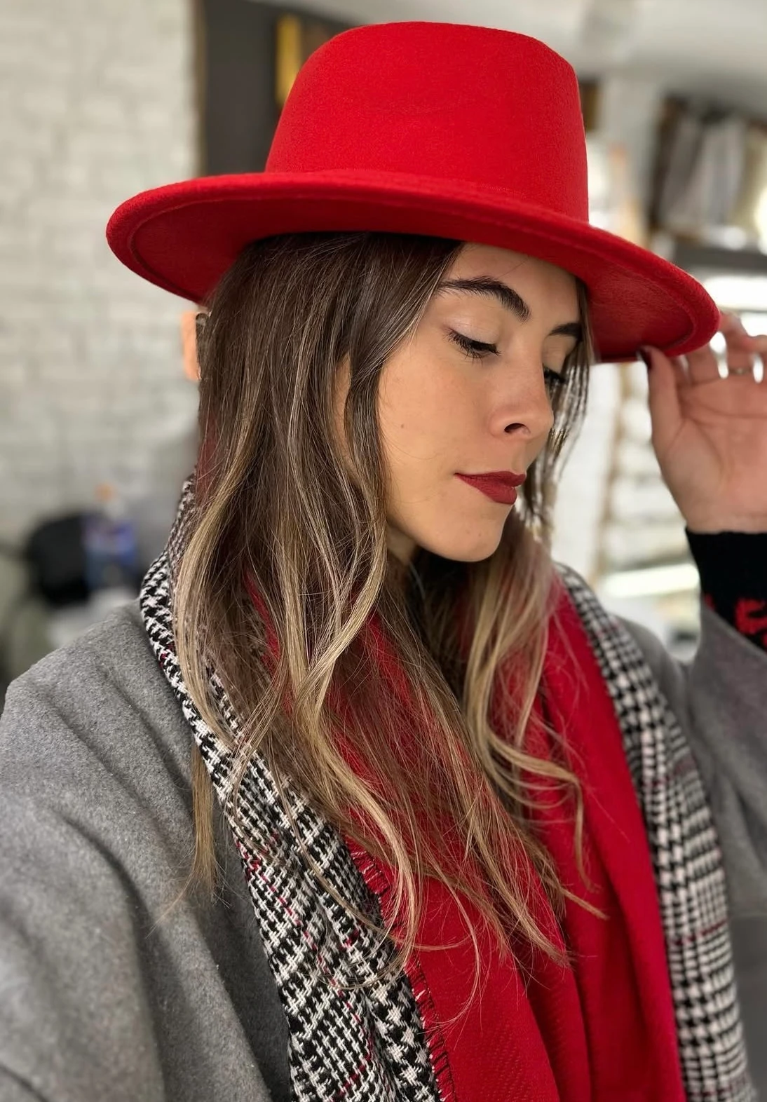 Kırmızı Fötr Şapka