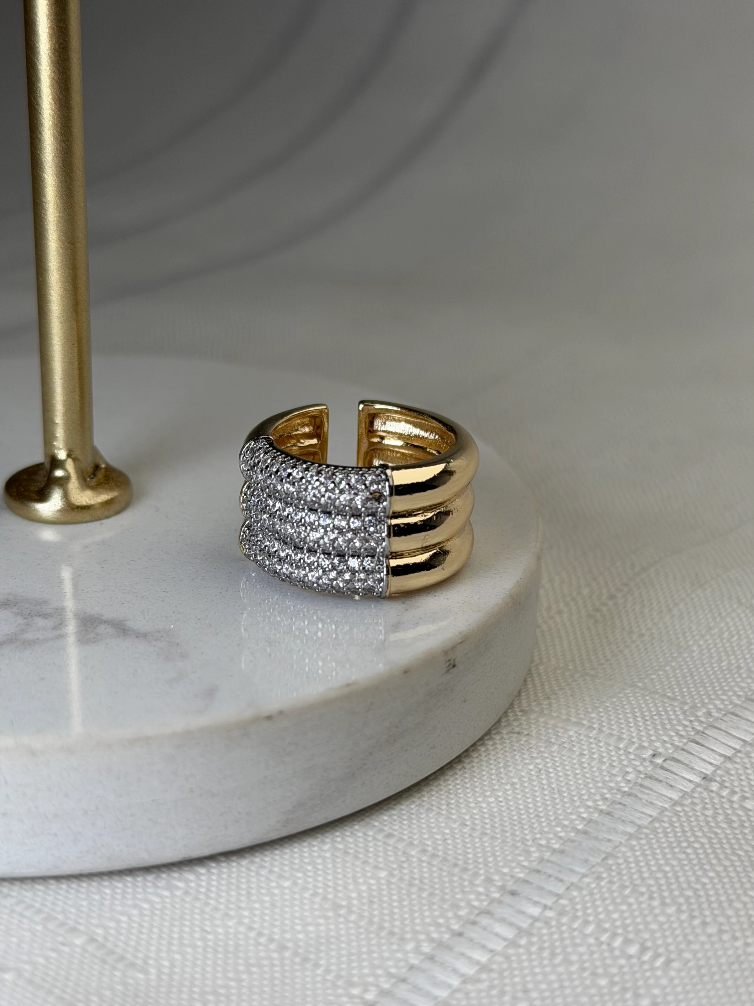 Özel Seri Marka Model Üçlü Görünüm Taşlı Yüzük