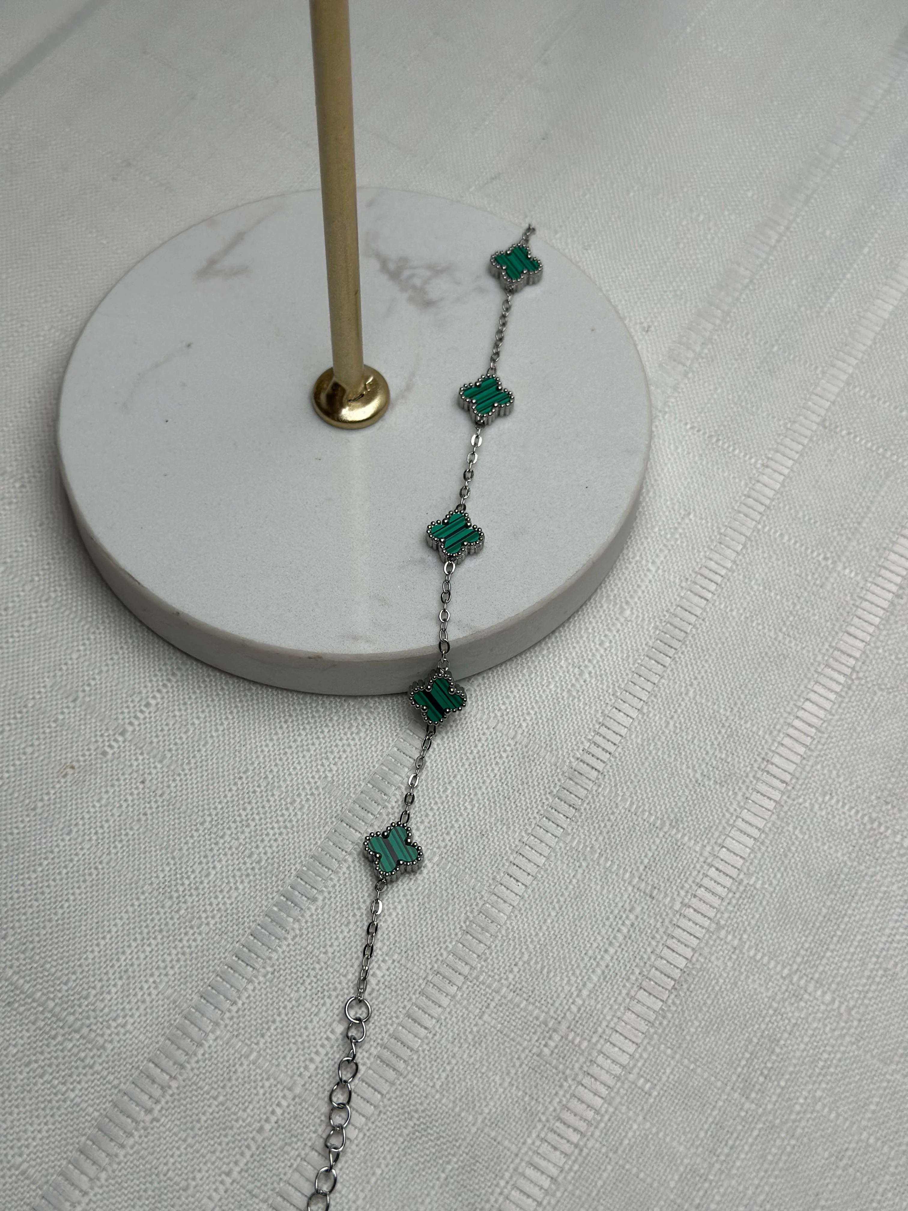 Çelik Gümüş Renk Yeşil Yonca Minik Bileklik