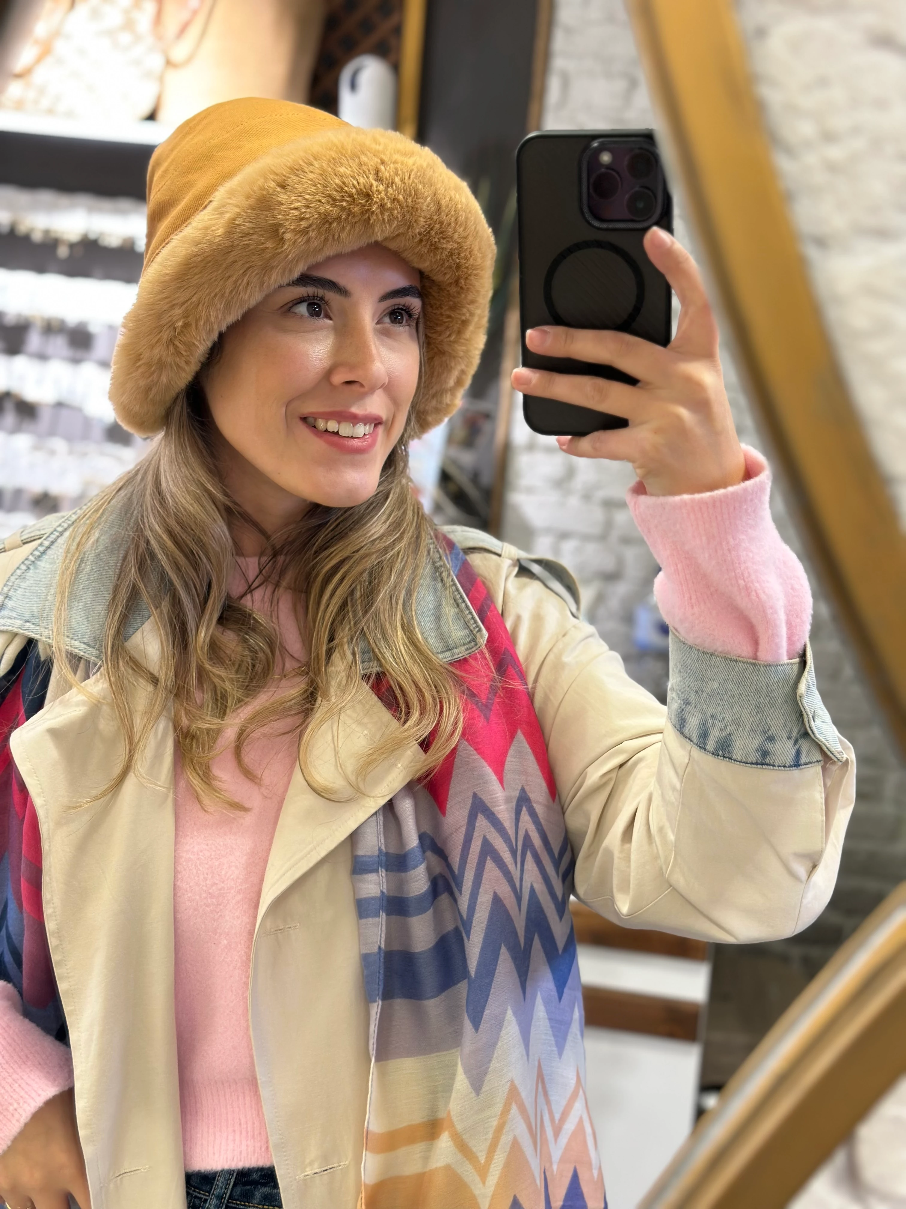 Çift Taraflı Hardal Renk Peluş Şapka