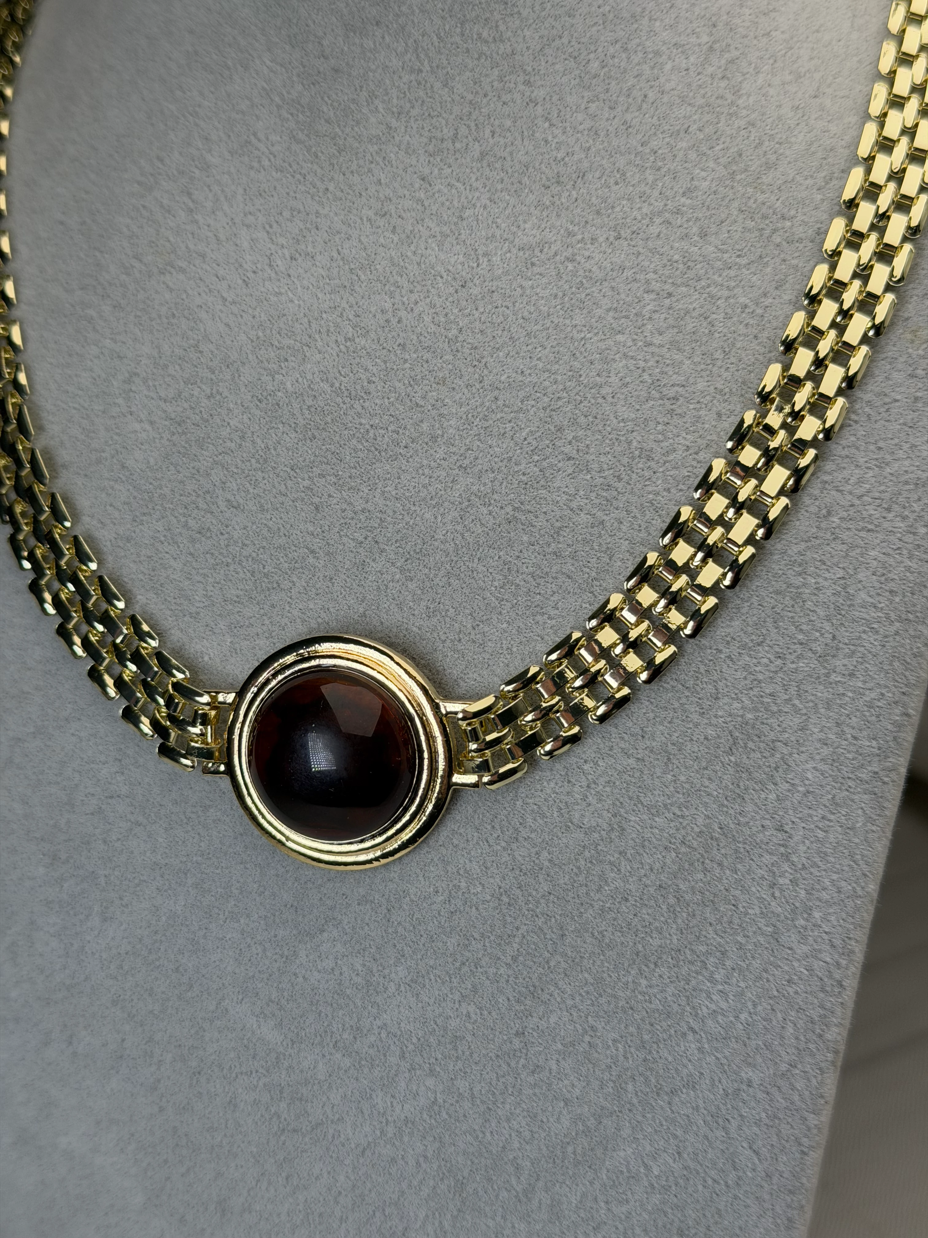 Marka Model Gold Renk Kaplan Göz Kolye