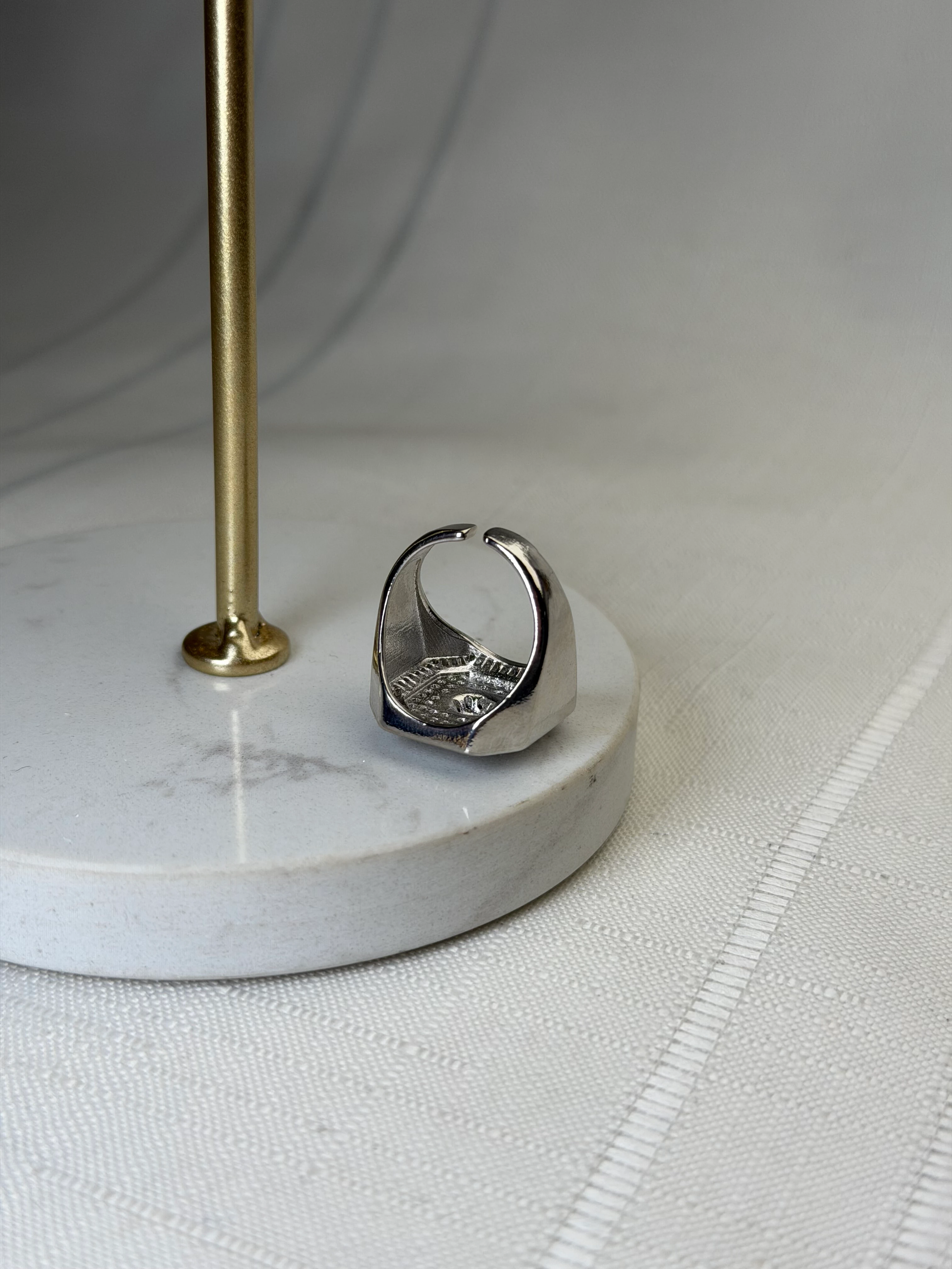 Özel Seri Marka Model Gümüş Renk Taşlı Kare Yıldız Yüzük