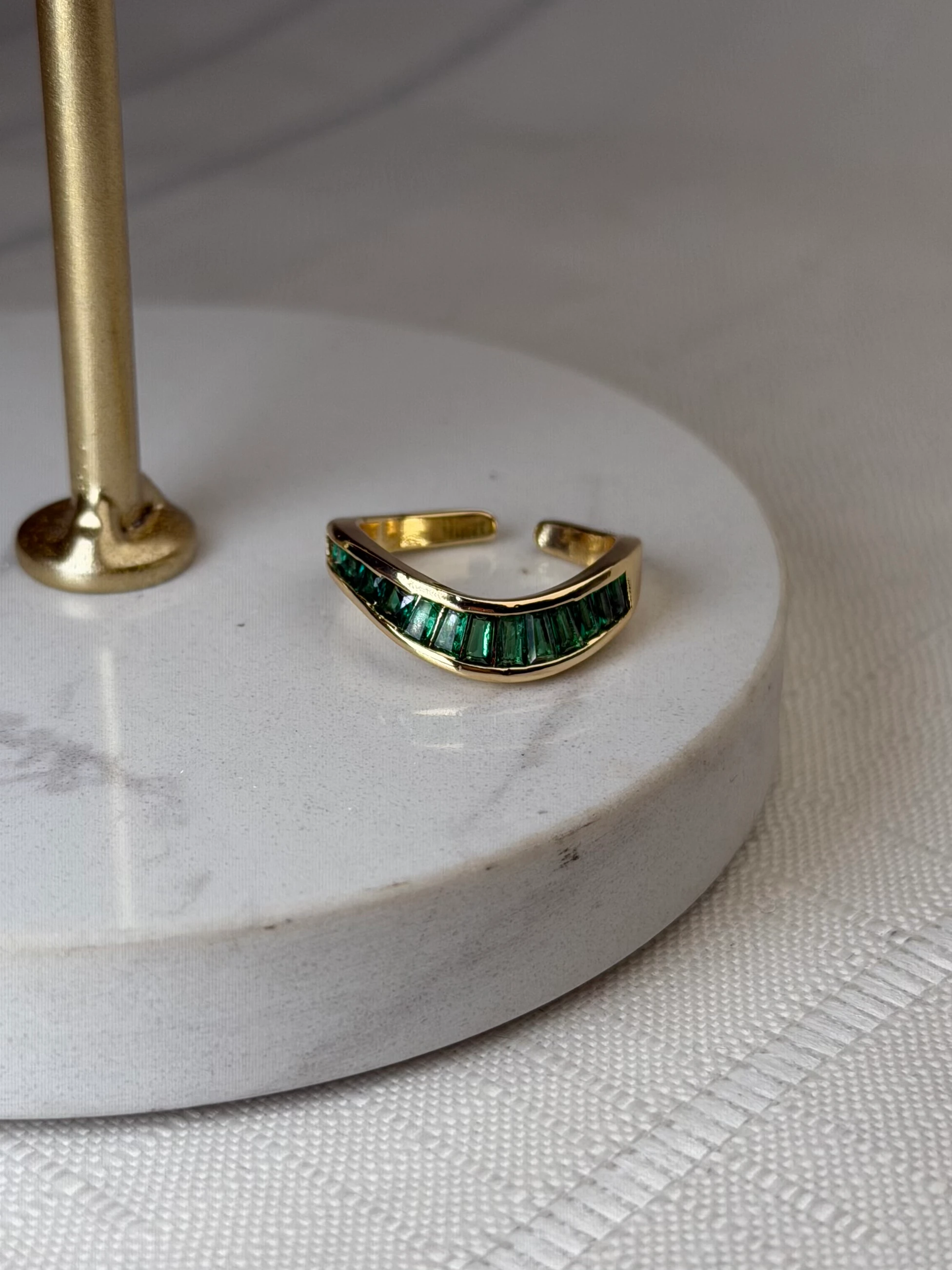 Özel Seri Marka Model Yeşil Taş Gold Yüzük