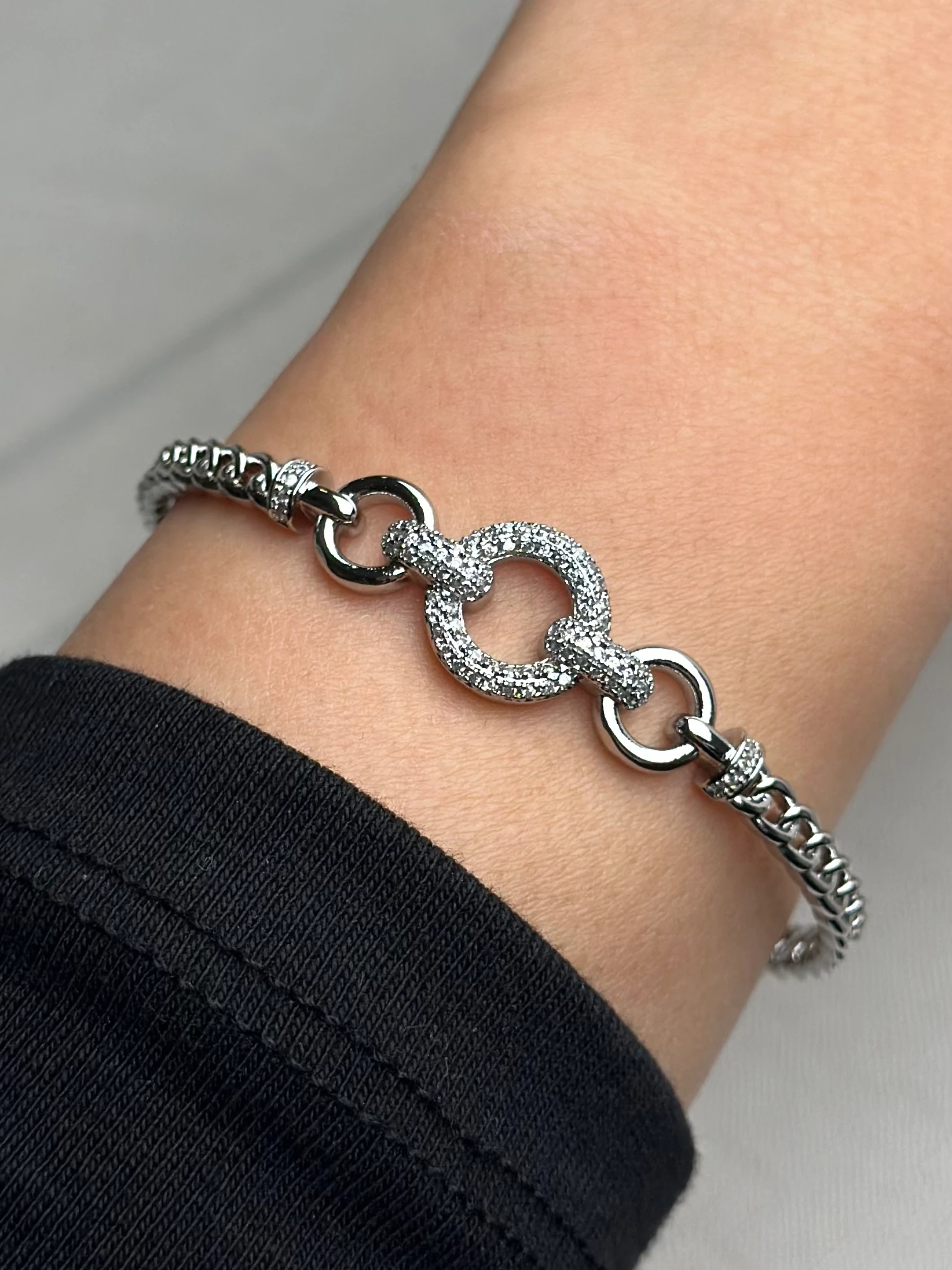 Özel Seri Zirkonyum Taşlı Halka Desen Kelepçe