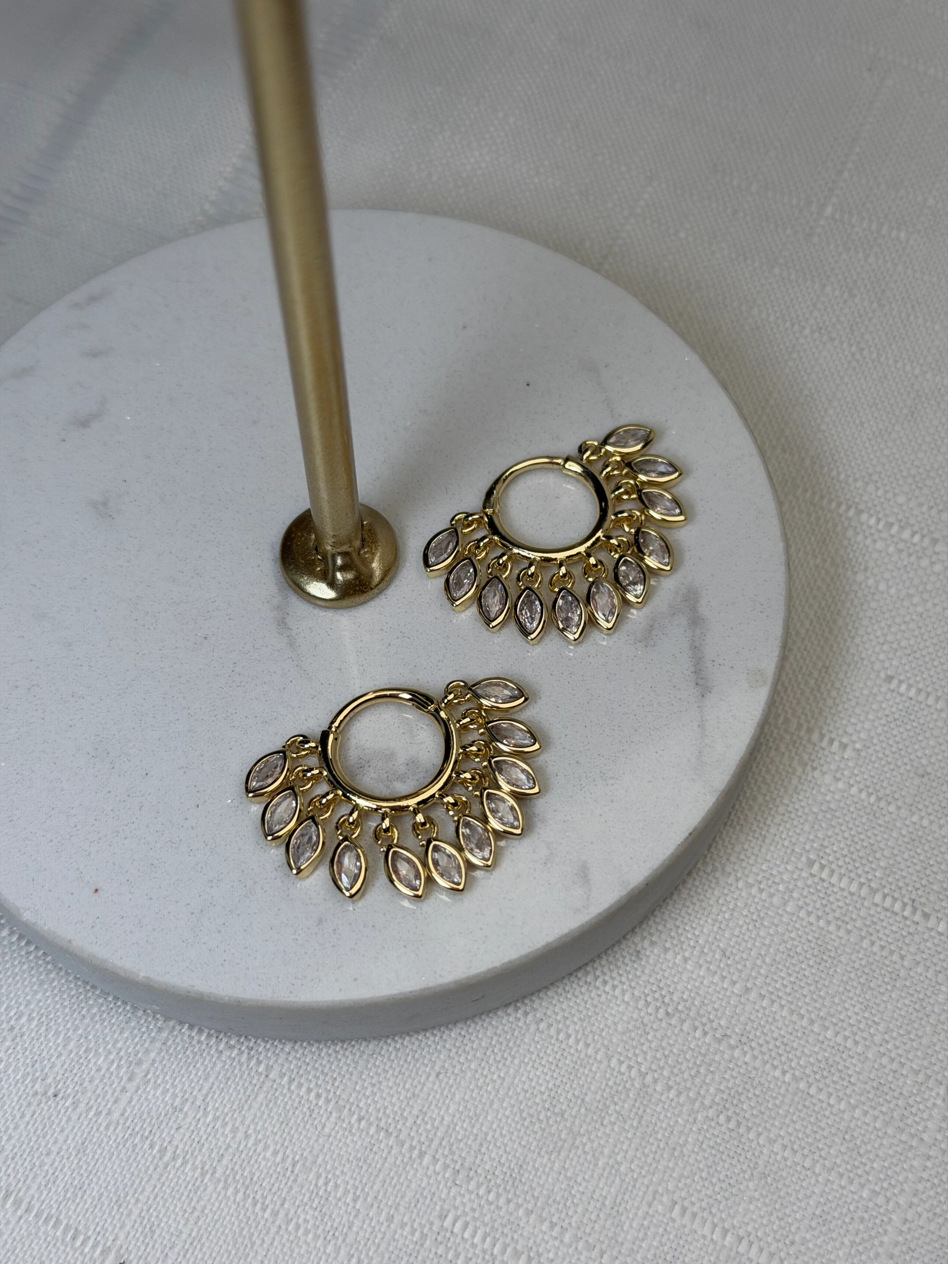 Özel Seri Gold Renk Damla Taşlı Pırpır Halka Küpe