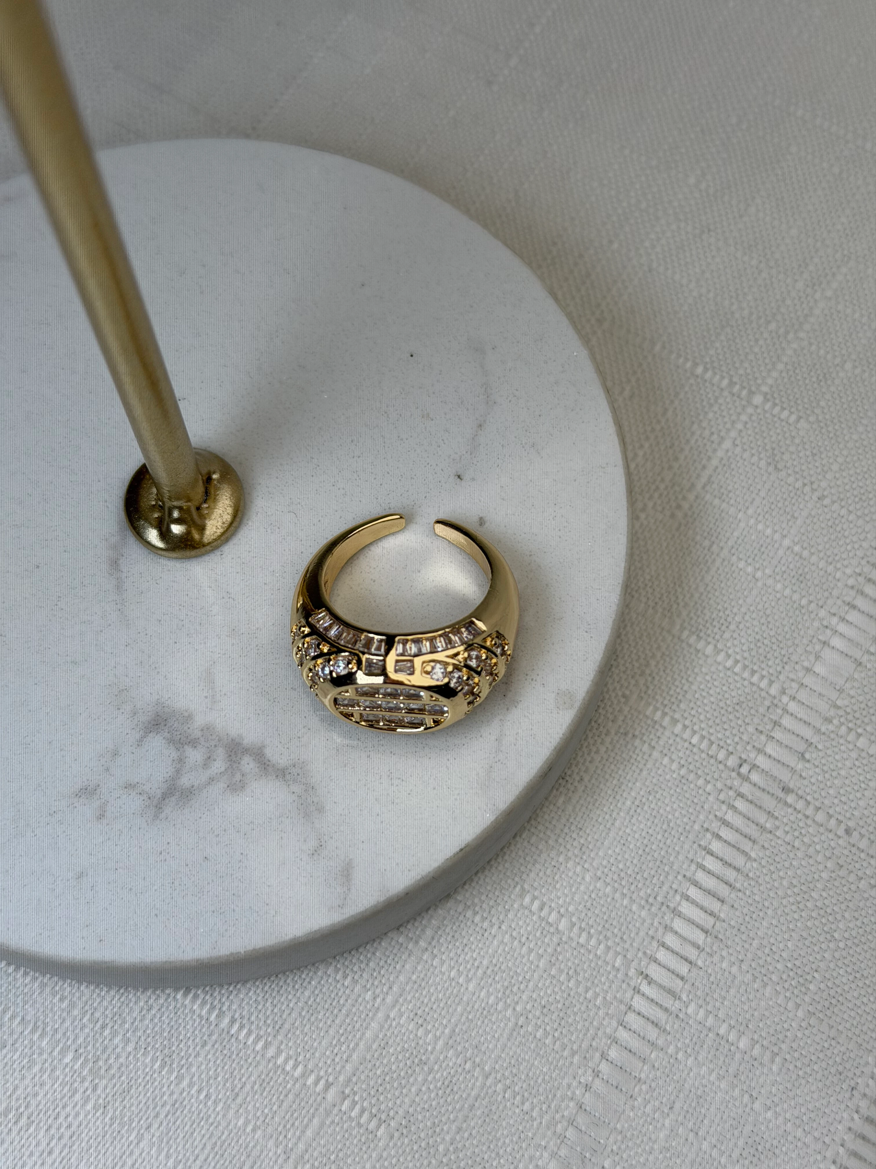 Özel Seri Marka Model Taşlı Gold Yüzük