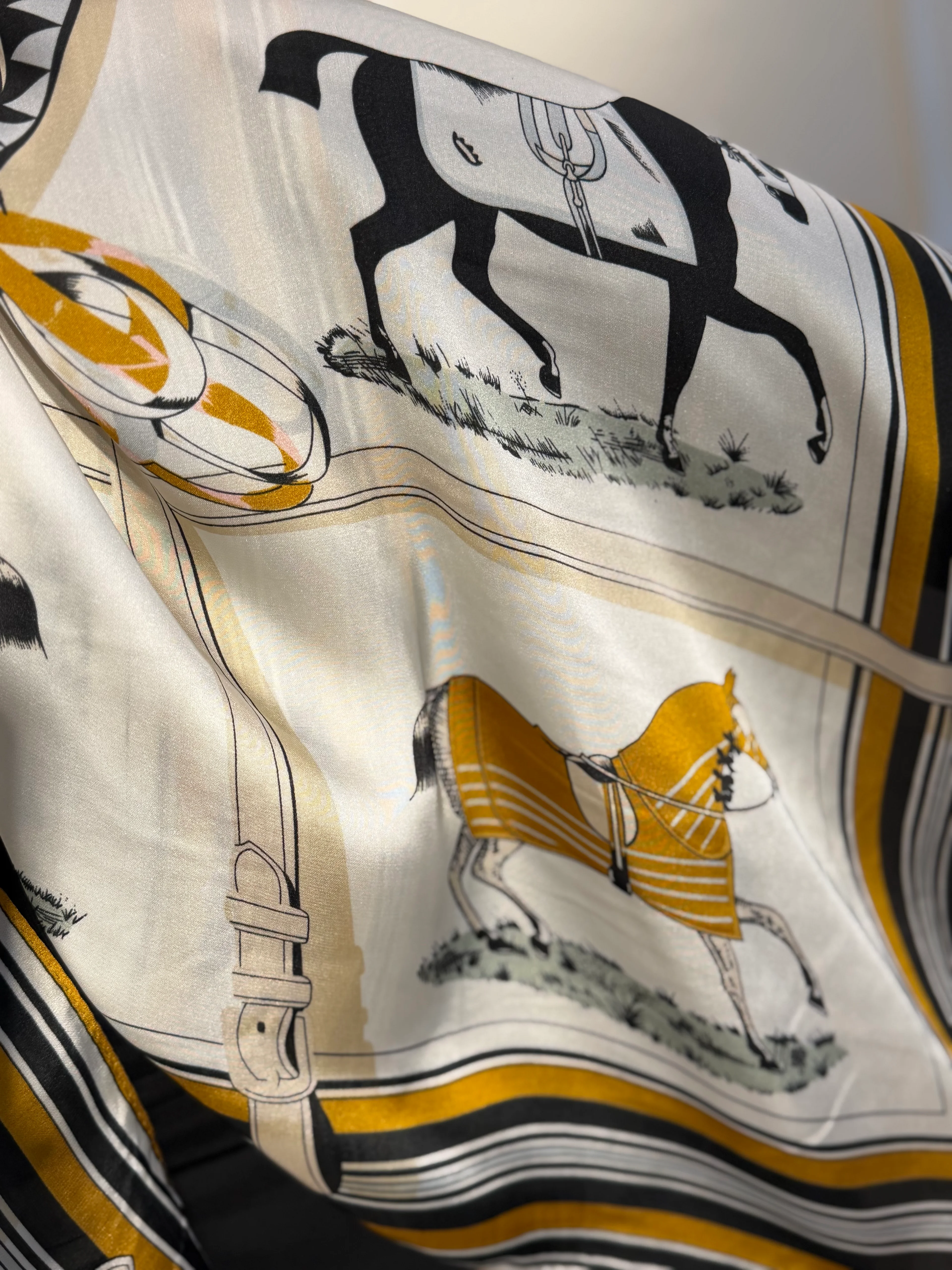 At Desenli Fular 90*90cm 