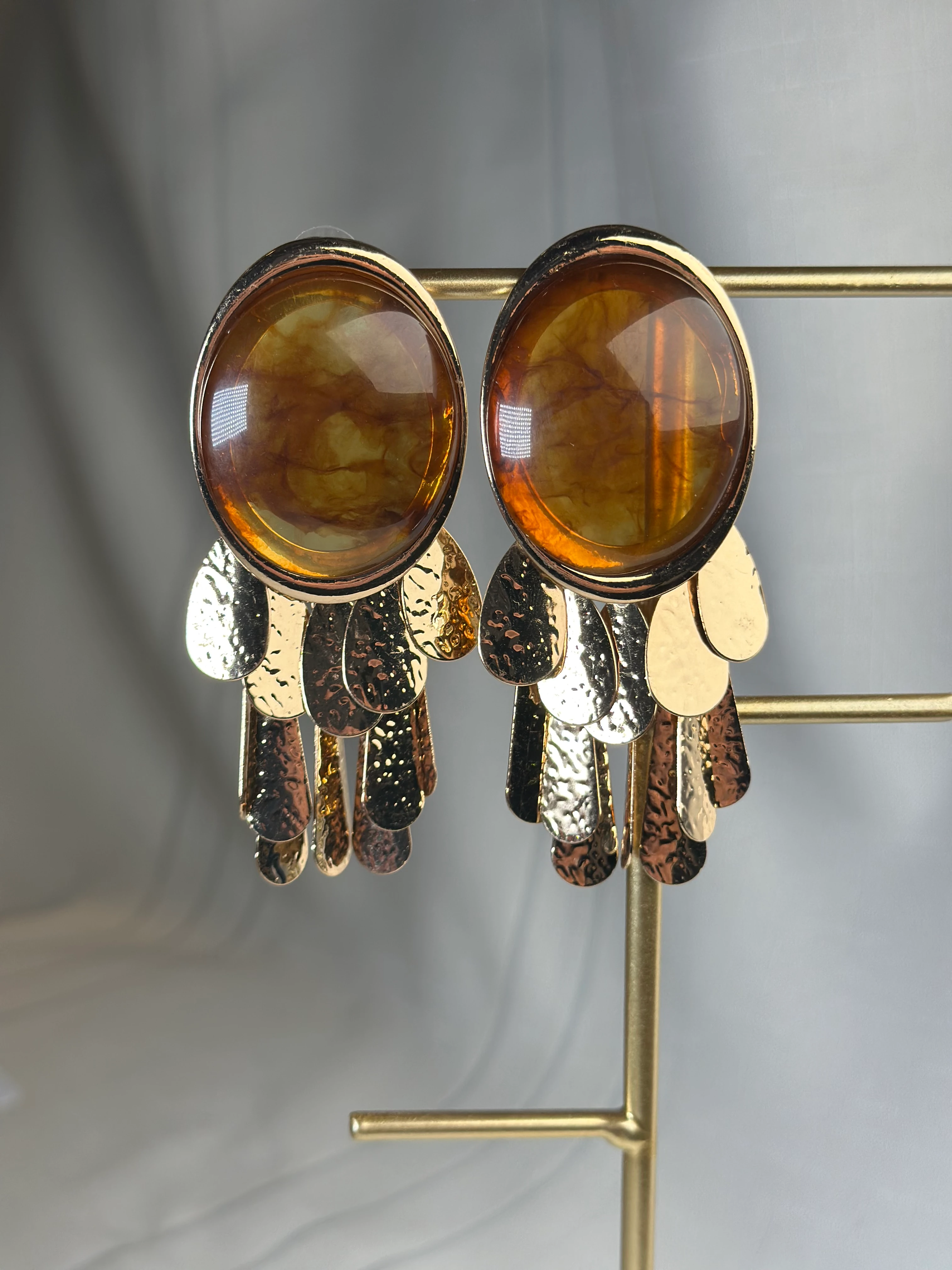 Gold Püsküllü Kaplan Gözü Büyük Küpe