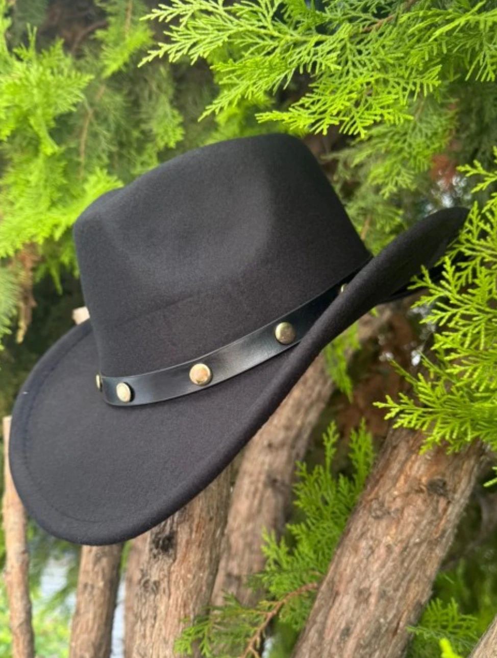 Siyah Renk Zımba Detay Fötr Şapka