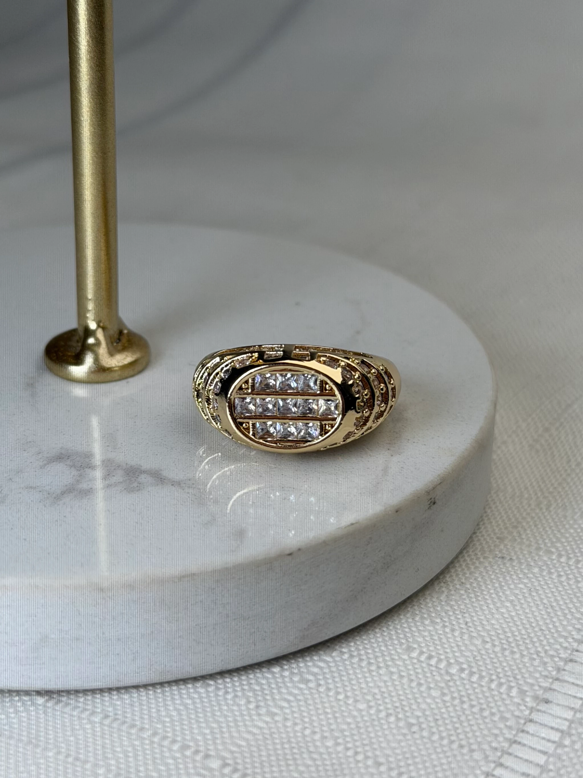 Özel Seri Marka Model Taşlı Gold Yüzük