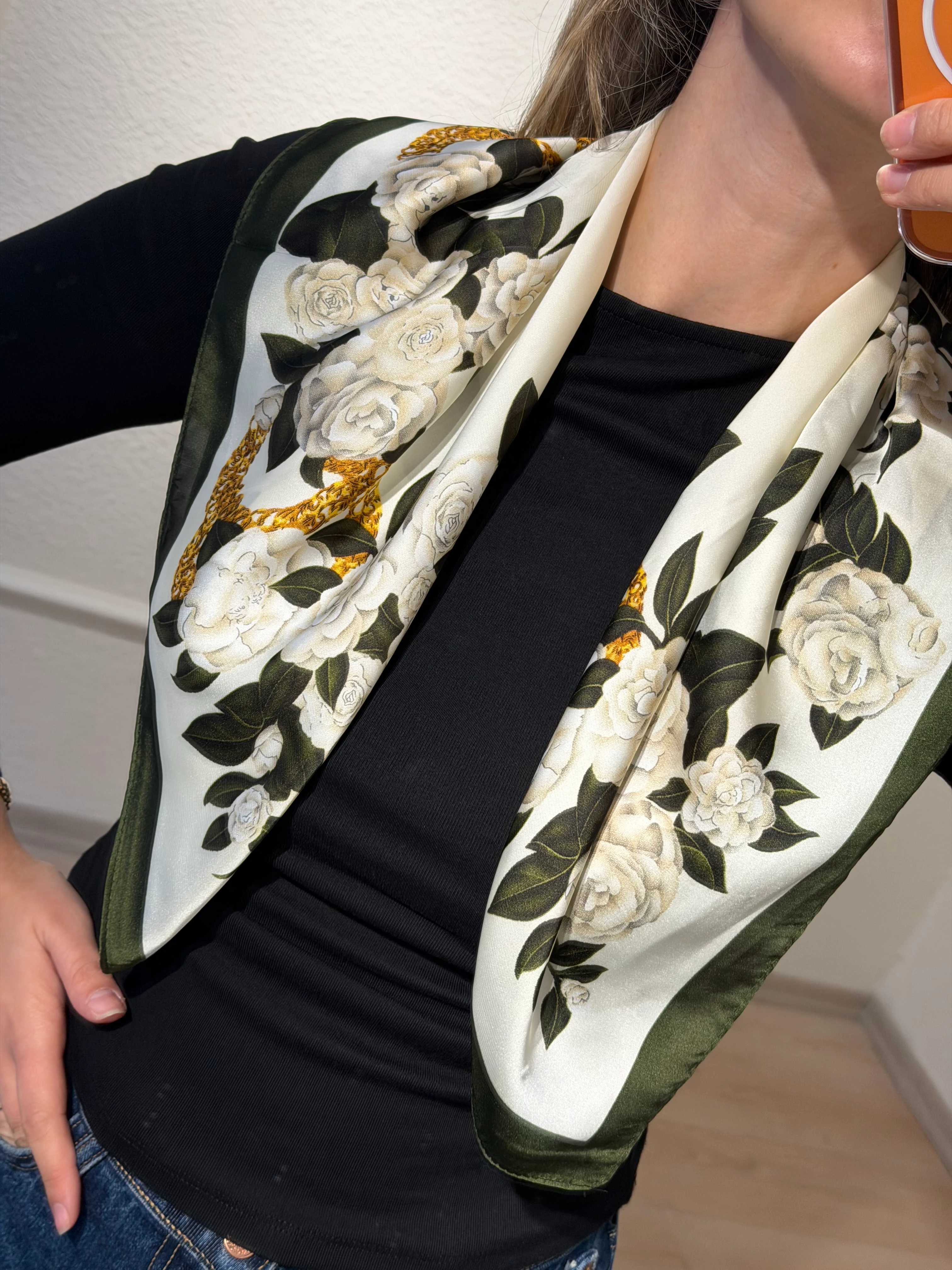 Yeşil Renkli Beyaz Çiçekli Fular 70*70