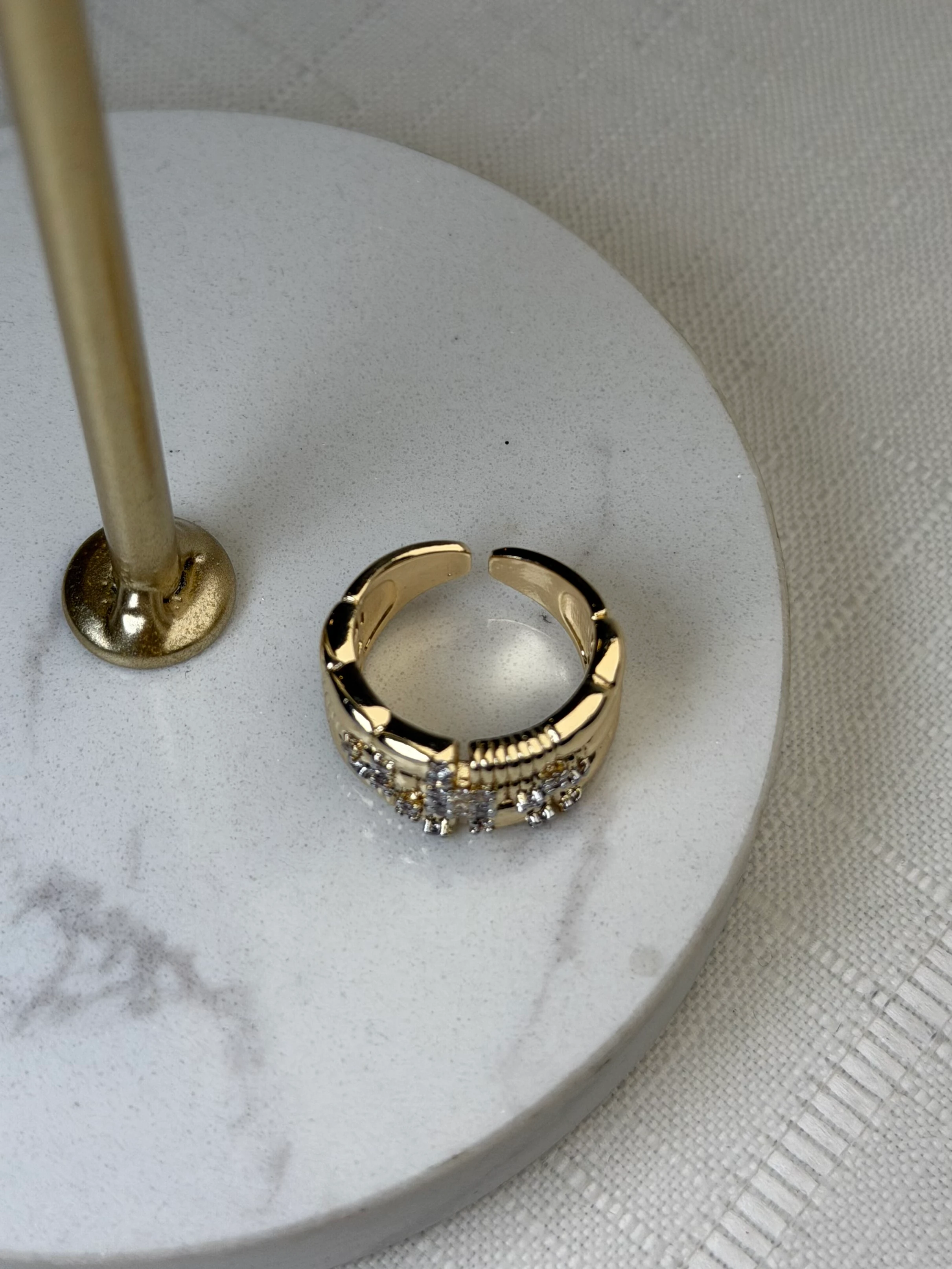 Özel Seri Marka Model Gold Renk Taşlı Üç Sıra Yüzük