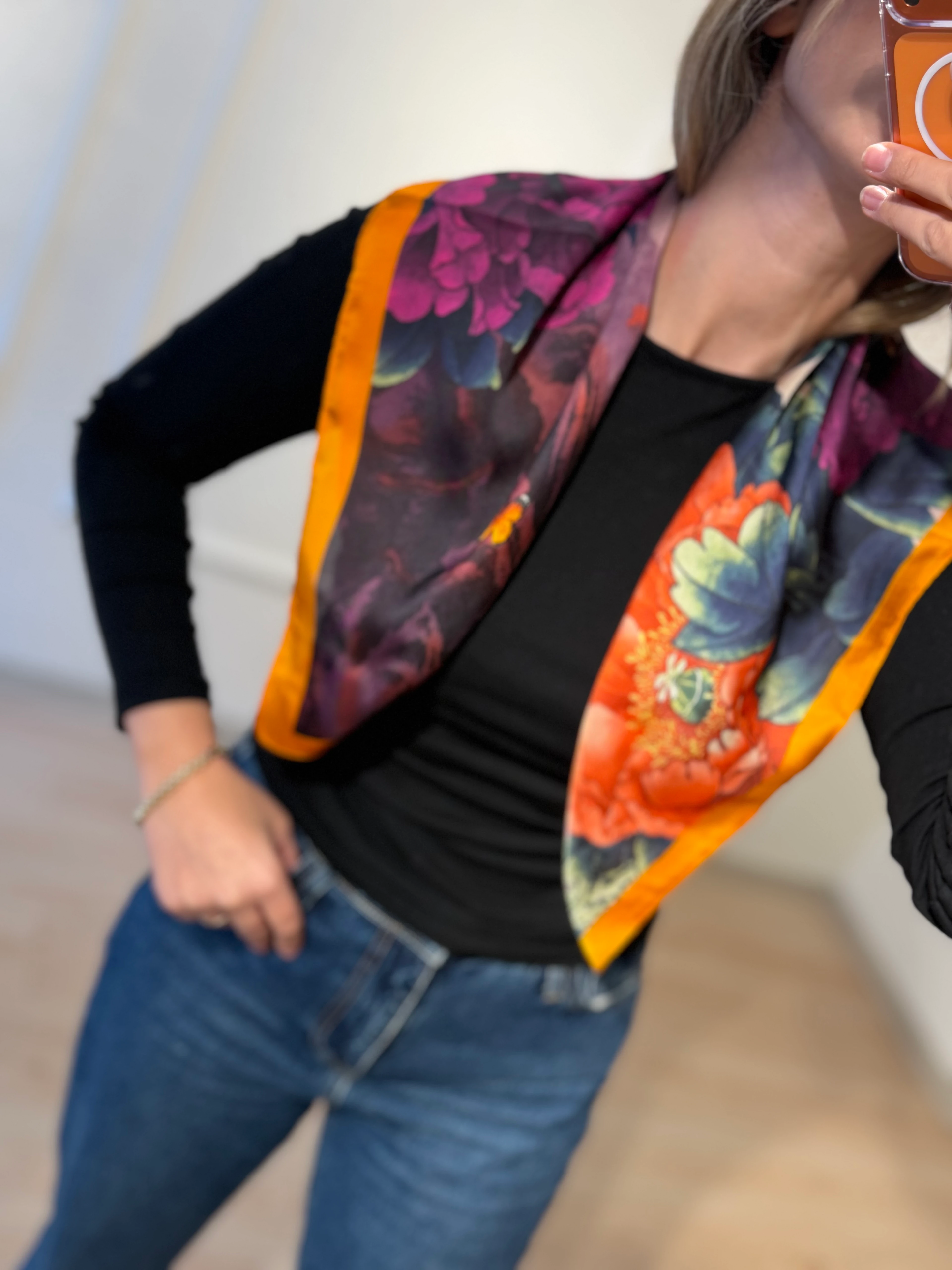 Turuncu Şeritli Renkli Çiçek Fular 70*70cm