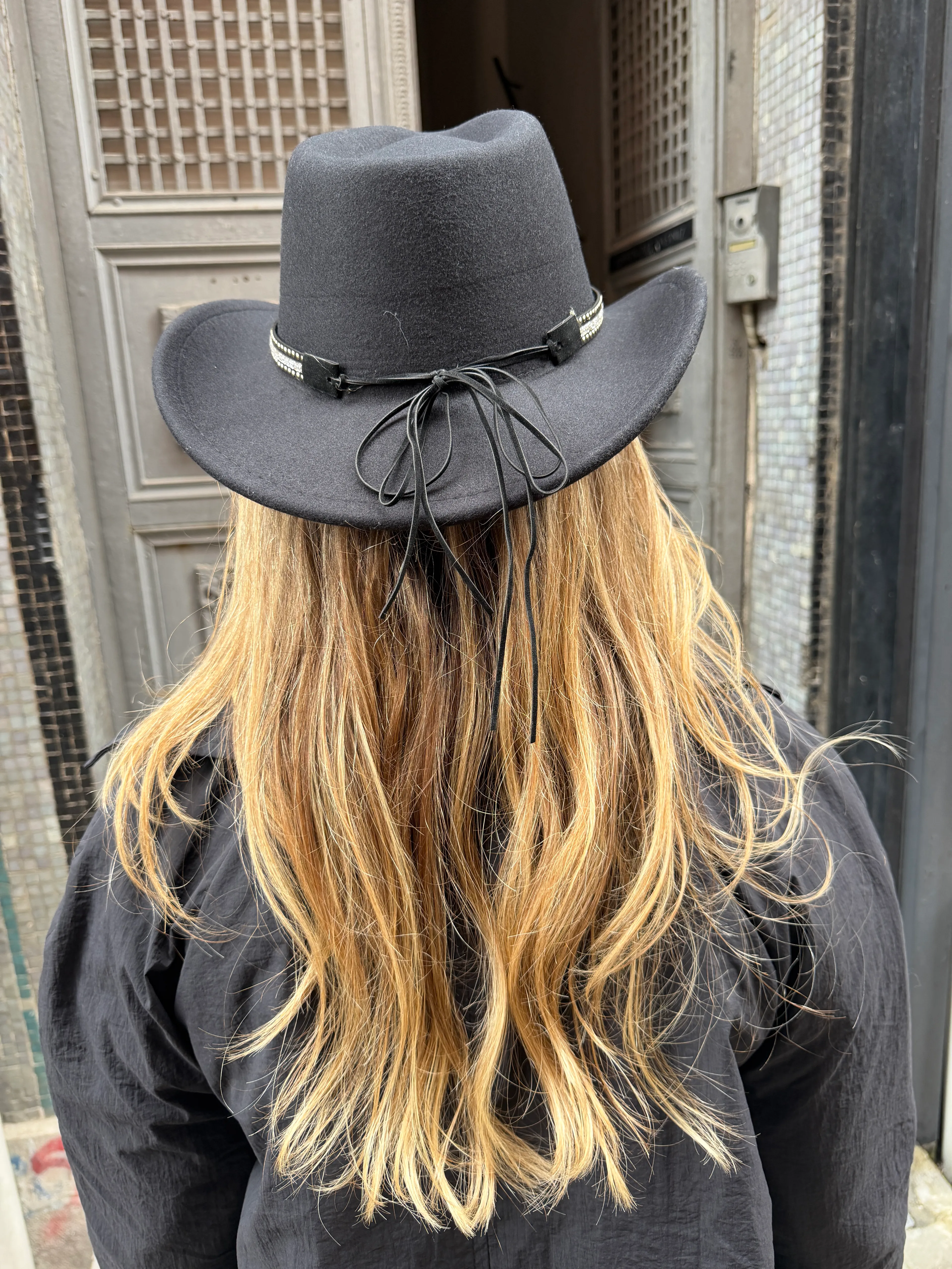 Siyah Taş Kemer Detaylı Kovboy Şapka